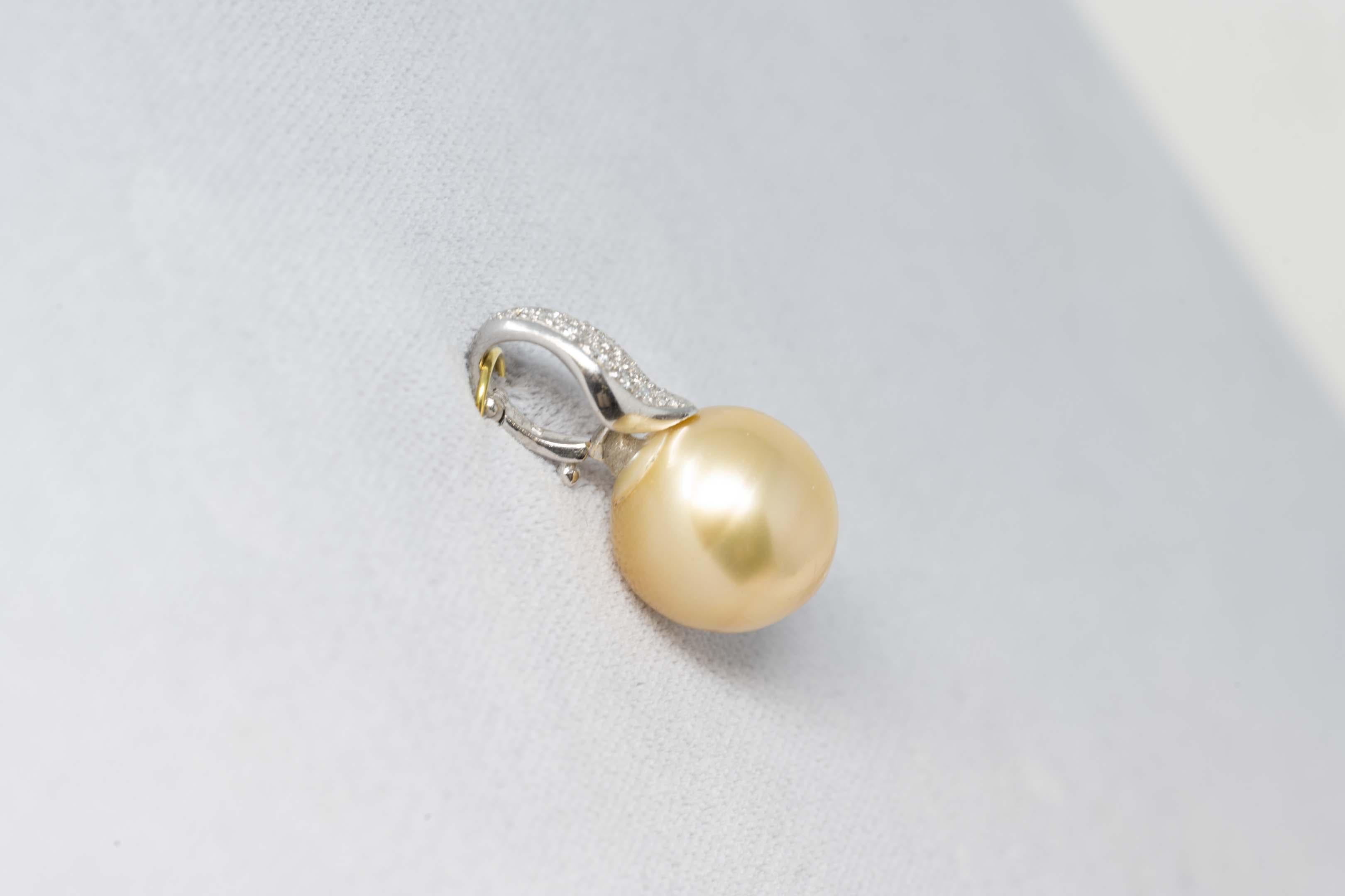 JKa Kohle & Co 18k white gold pendant w/ 14mm pearls and diamonds. With 14mm Akoya pearls and 15 diamonds. Made in Germany, circa 1970.