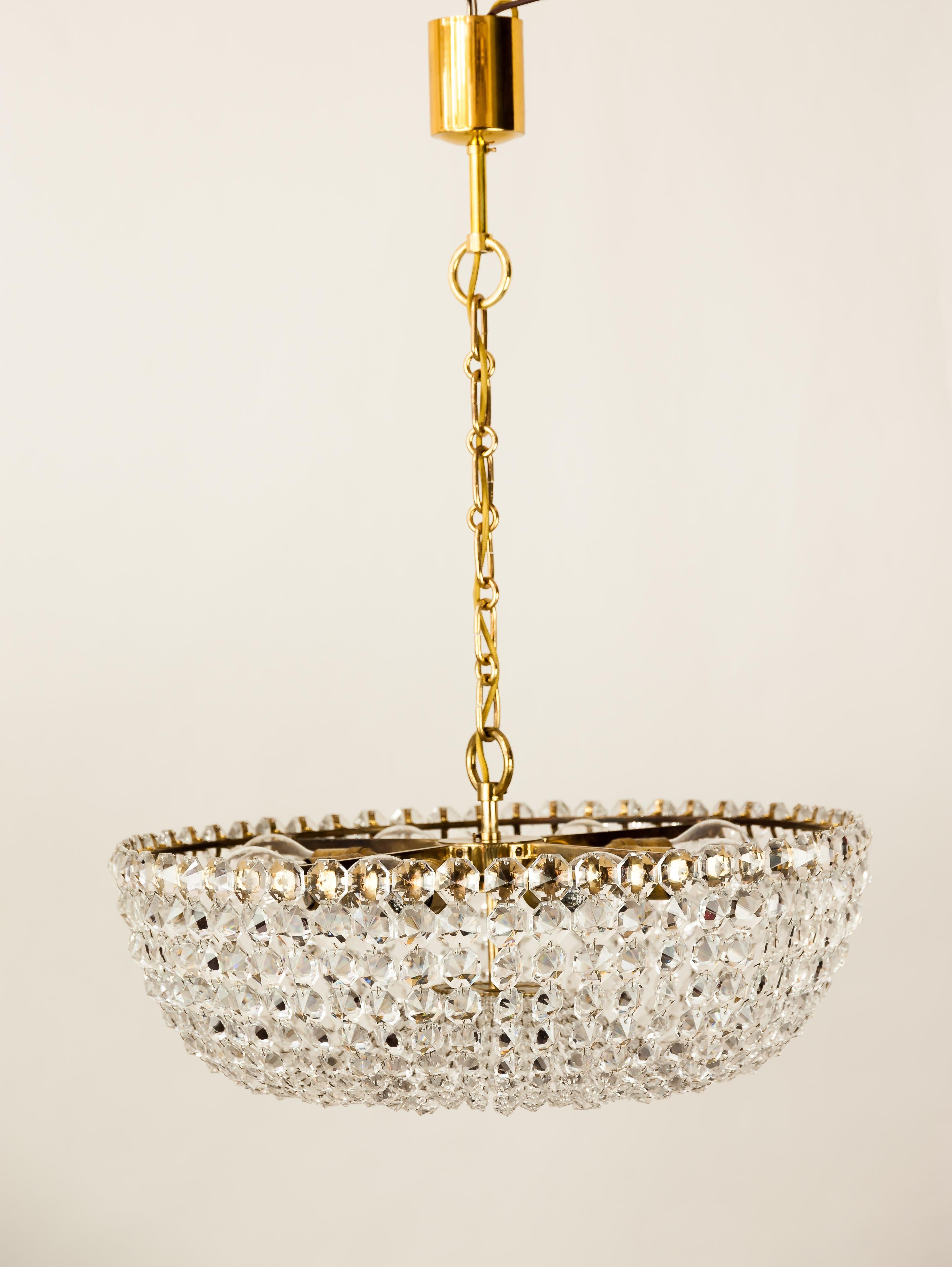 J.L Lobmeyr chandelier around 1950s ( Signed )
Good original condition
8 Bulbs