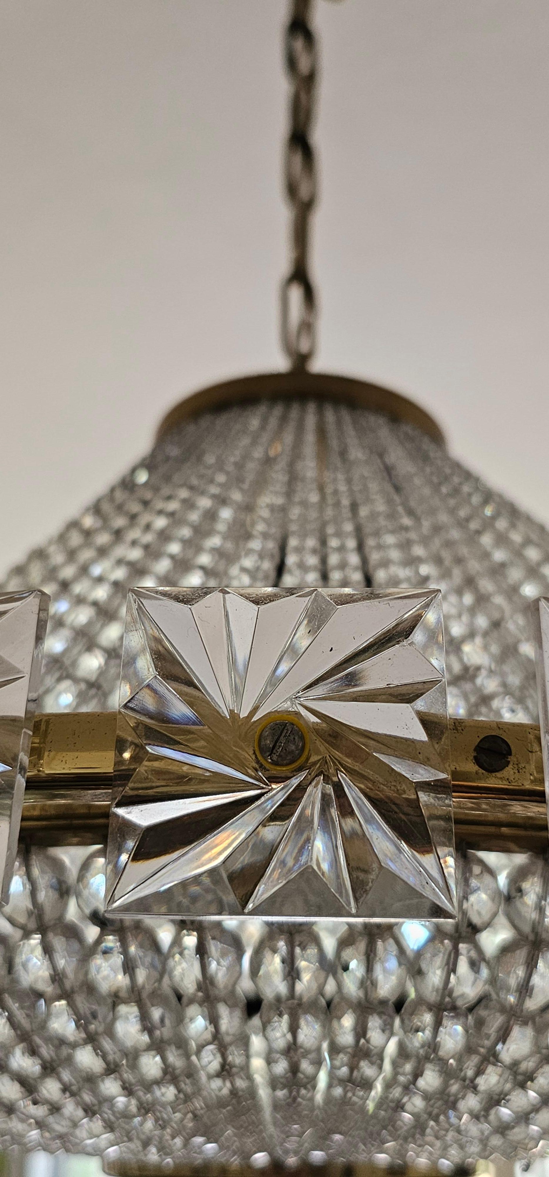 Autrichien J.L Lobmeyr Lustre en forme d'ovni avec des perles de cristal Swarovski, Autriche années 1950 en vente