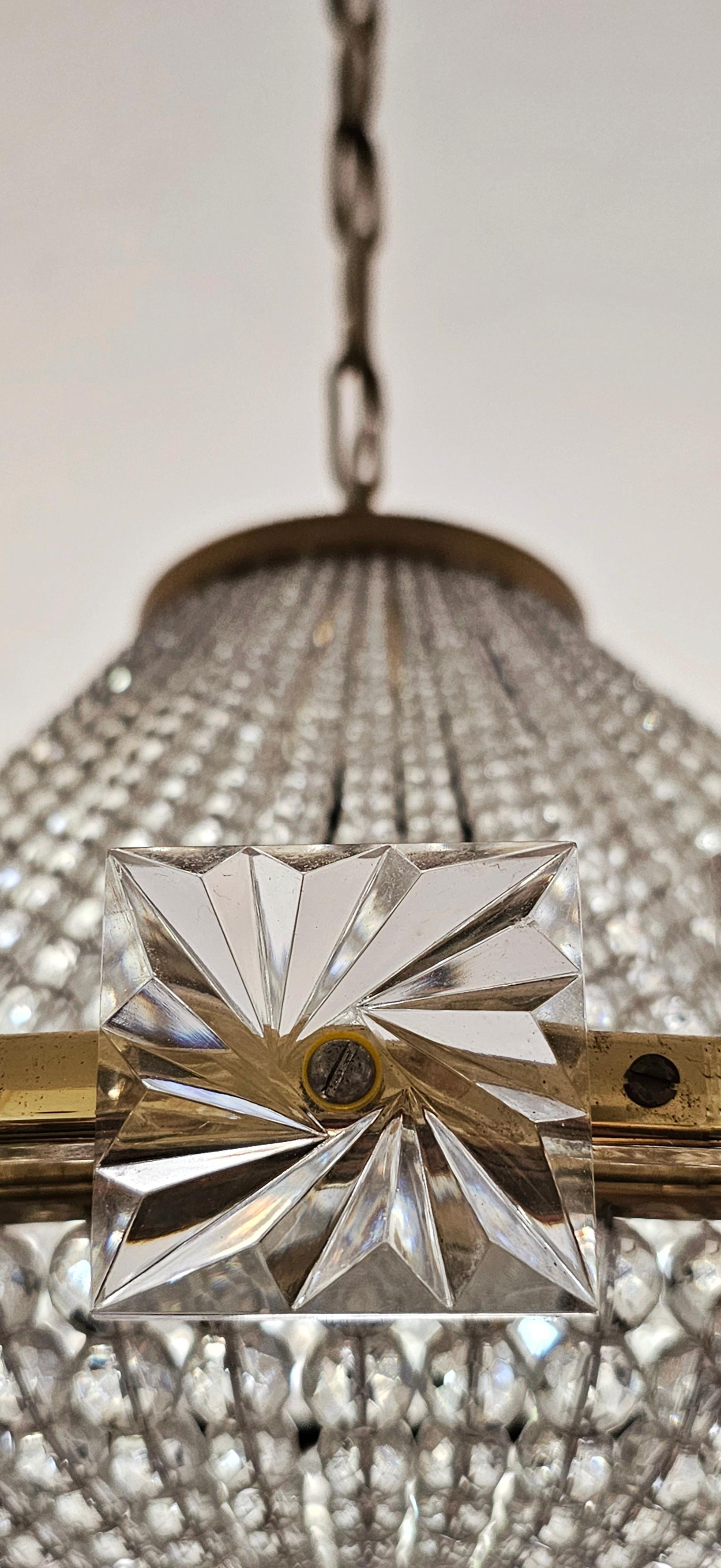 J.L Lobmeyr Lustre en forme d'ovni avec des perles de cristal Swarovski, Autriche années 1950 en vente 2