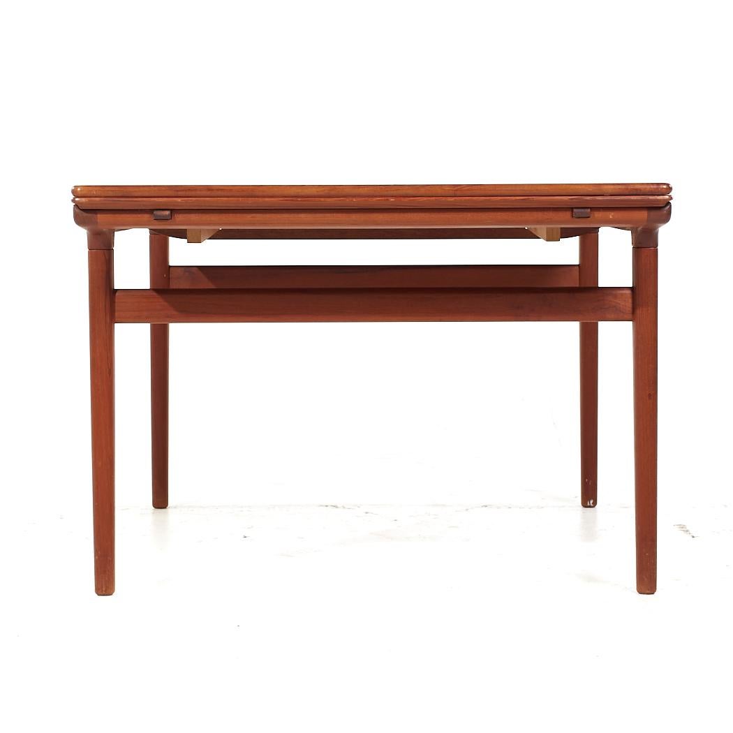 JL Moller Mid Century Danish Teak Hidden Leaf Expanding Dining Table In Good Condition For Sale In Countryside, IL