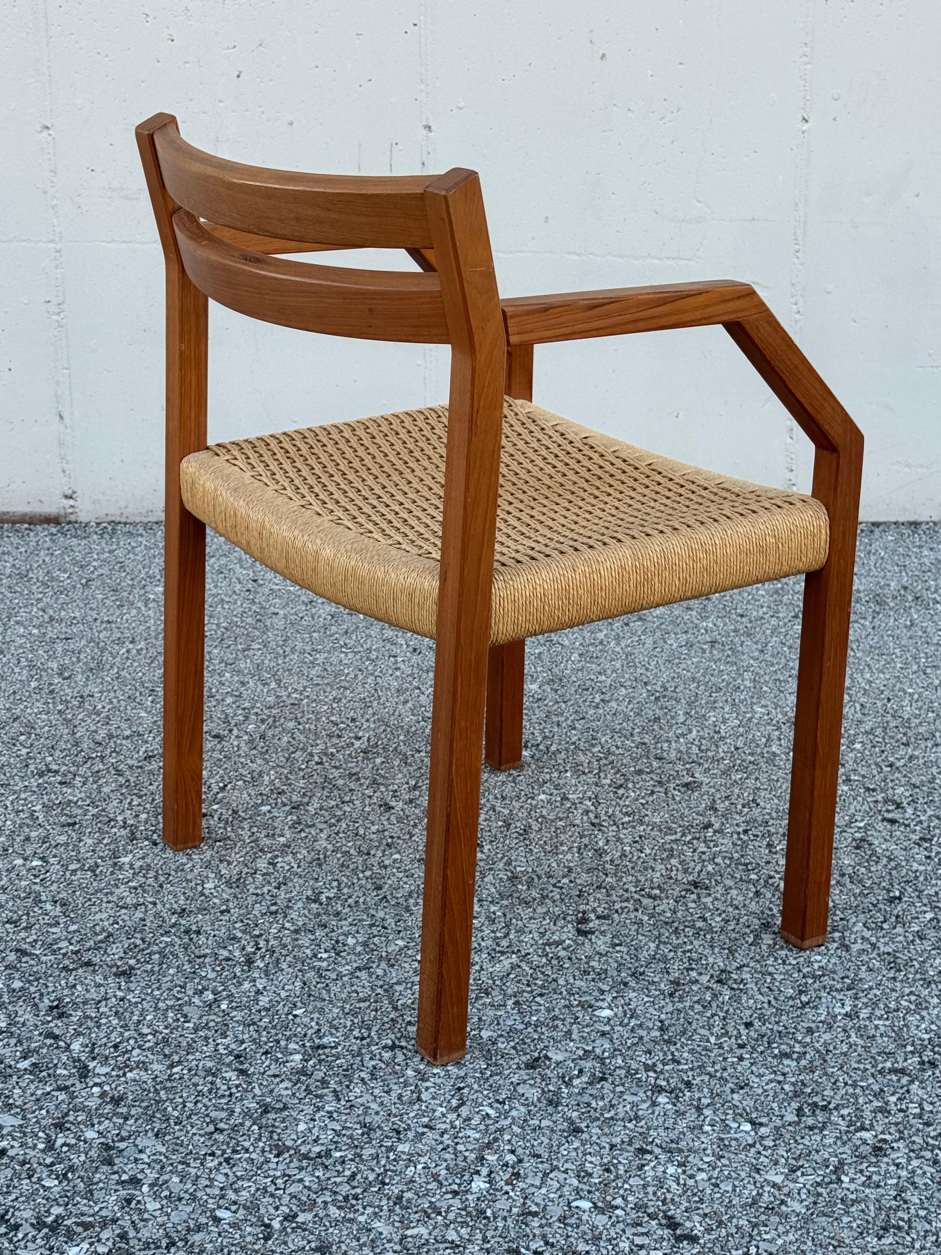 J.L. Moller Model #404 Danish Teak Arm Dining Desk Chair - Mid-Century Modern - im Angebot 3