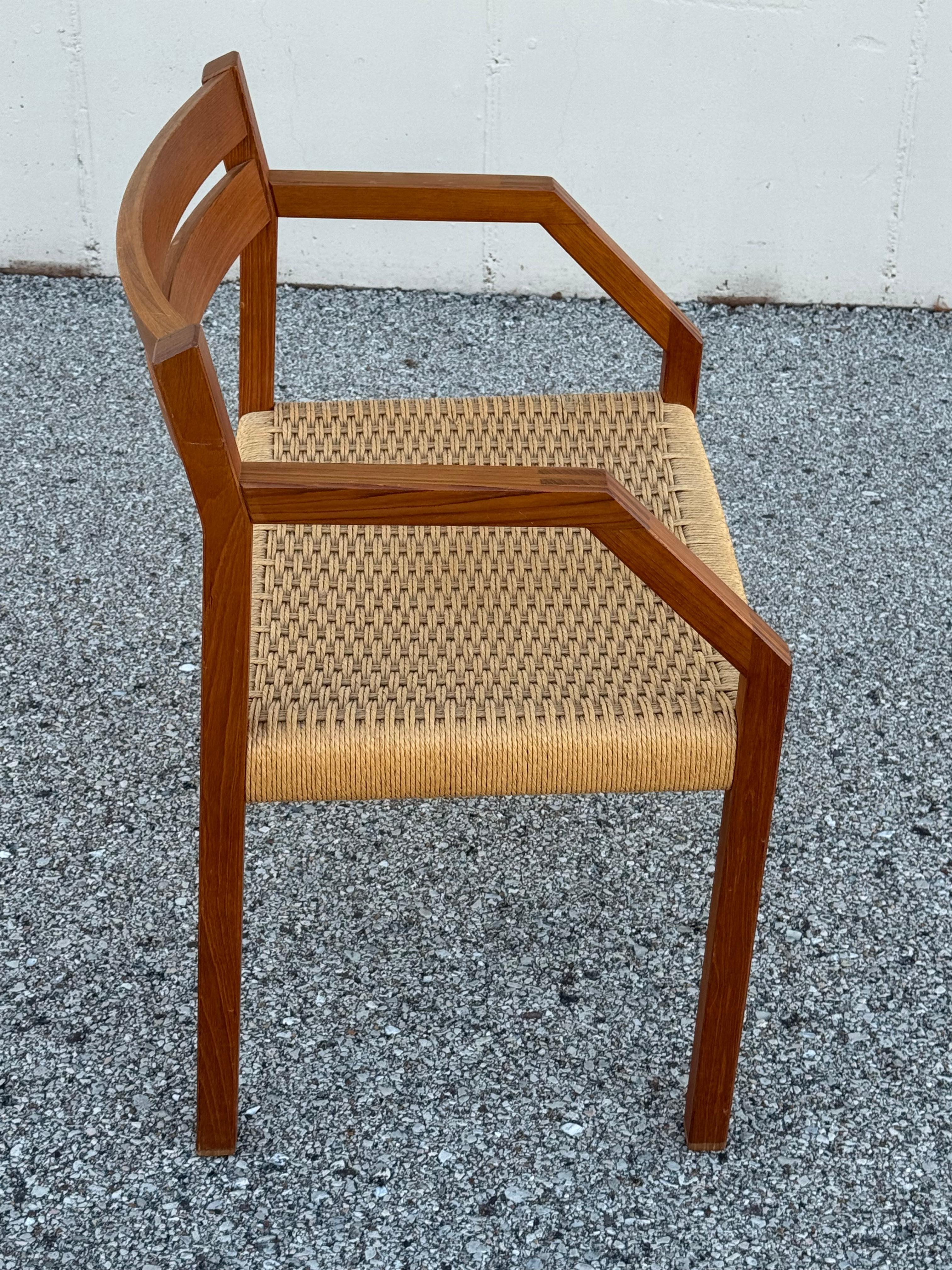 J.L. Moller Model #404 Danish Teak Arm Dining Desk Chair - Mid-Century Modern - im Angebot 4