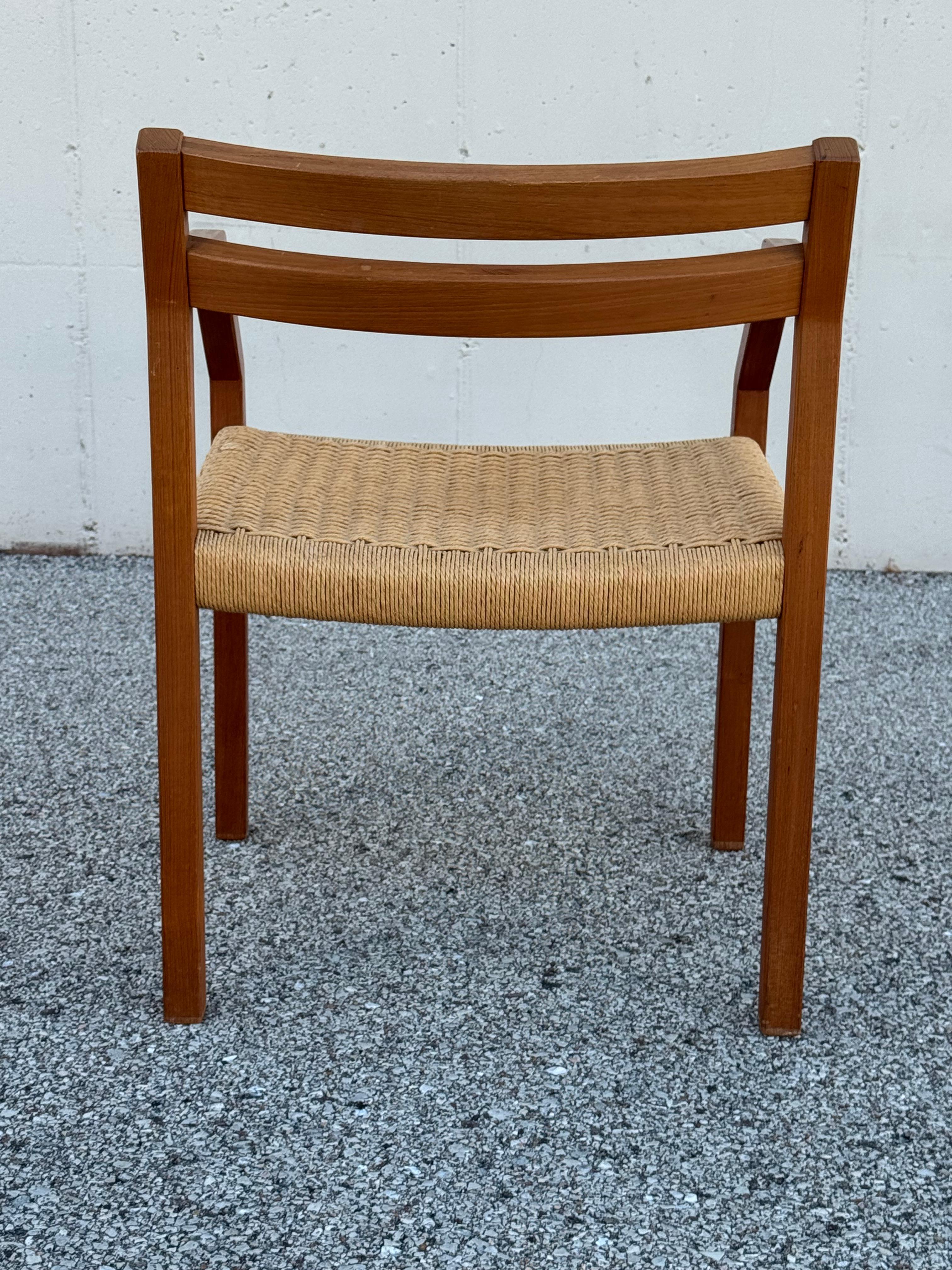 J.L. Moller Model #404 Danish Teak Arm Dining Desk Chair - Mid-Century Modern - im Angebot 2