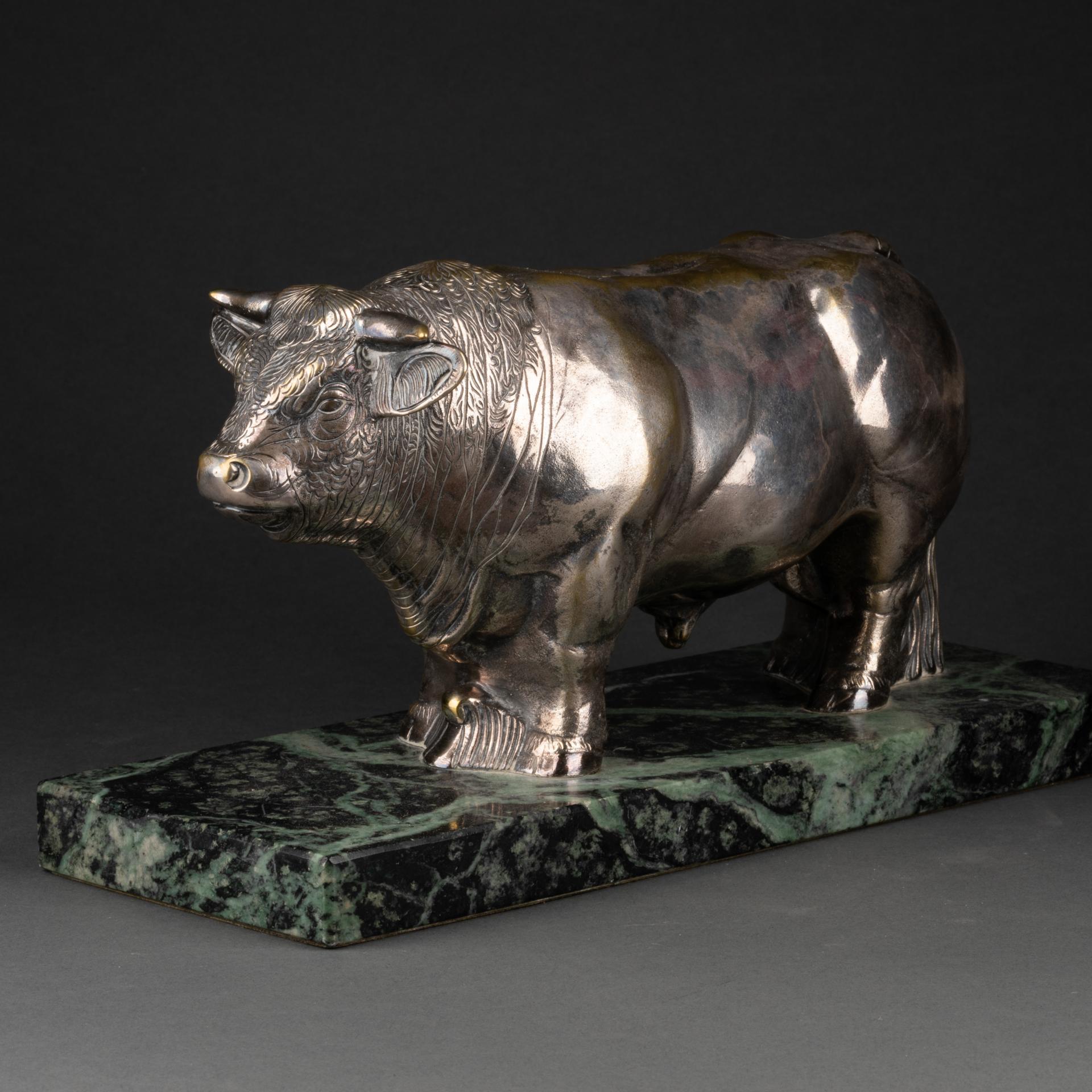French J.Laugerette (XXth c., France) : Silver plated bronze sculpture of a Bull For Sale