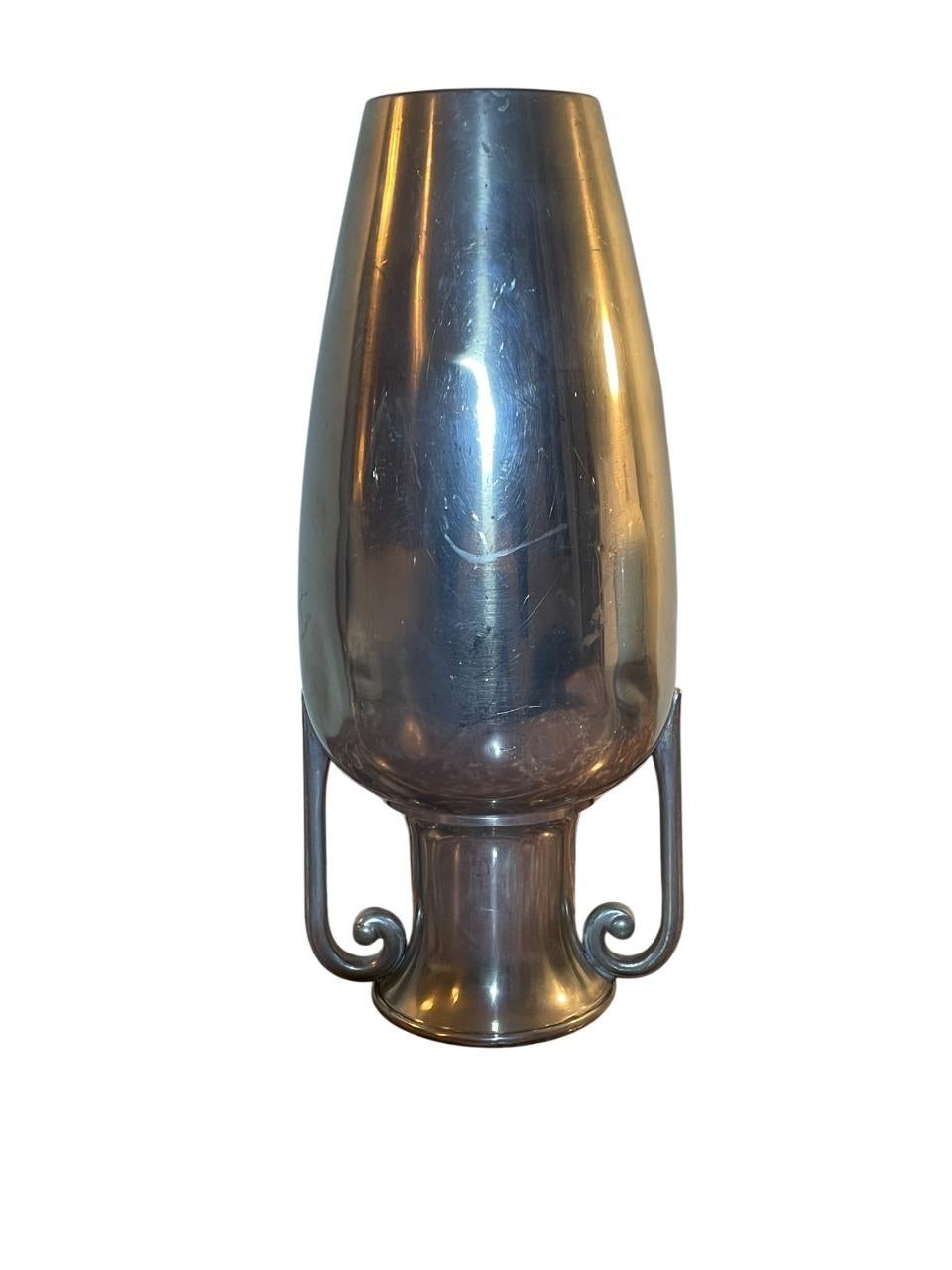 Svedese Vaso ad anfora in peltro lucido di J.L.A. per Svenskt Tenn, Svezia, 1930 in vendita