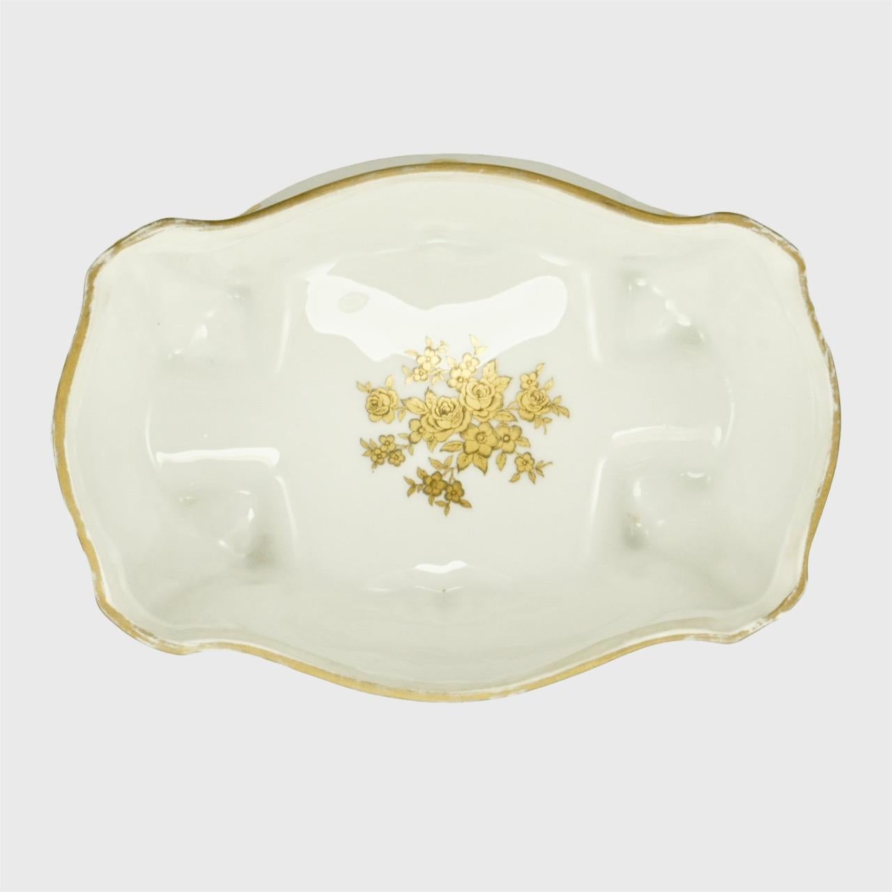 Peint à la main Boîte à bijoux JLMENAU par Graf von Henneberg Porzellan or à fleurs Allemagne de l'Est en vente