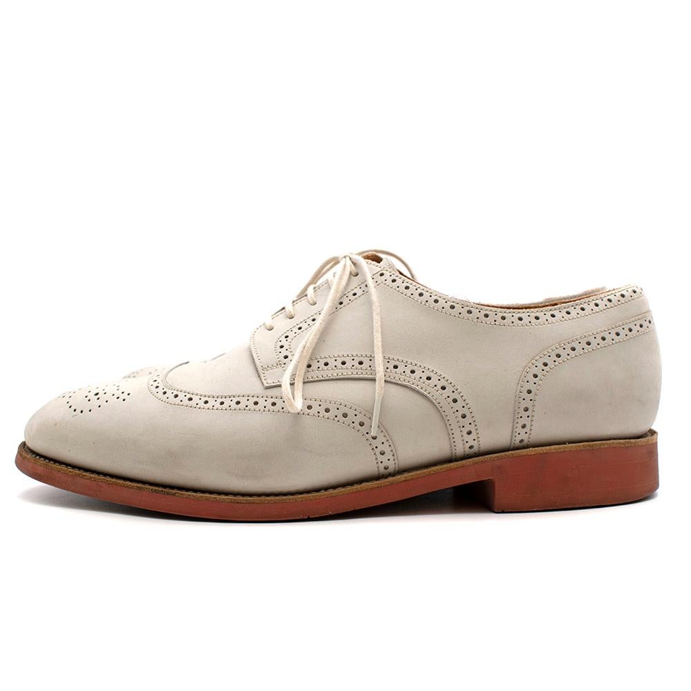 JM Weston Medallion Maison Kitsune Limited edition Brouges

- Limited Edition 
- Medallion Toe 
- Stitches and Perforations
-  Leather Insole 
- Staggered Seams 

Material:
- 100% Suede 

Made in France

Heel Height: 3.5cm
Insole: 27cm
Length: 30cm
