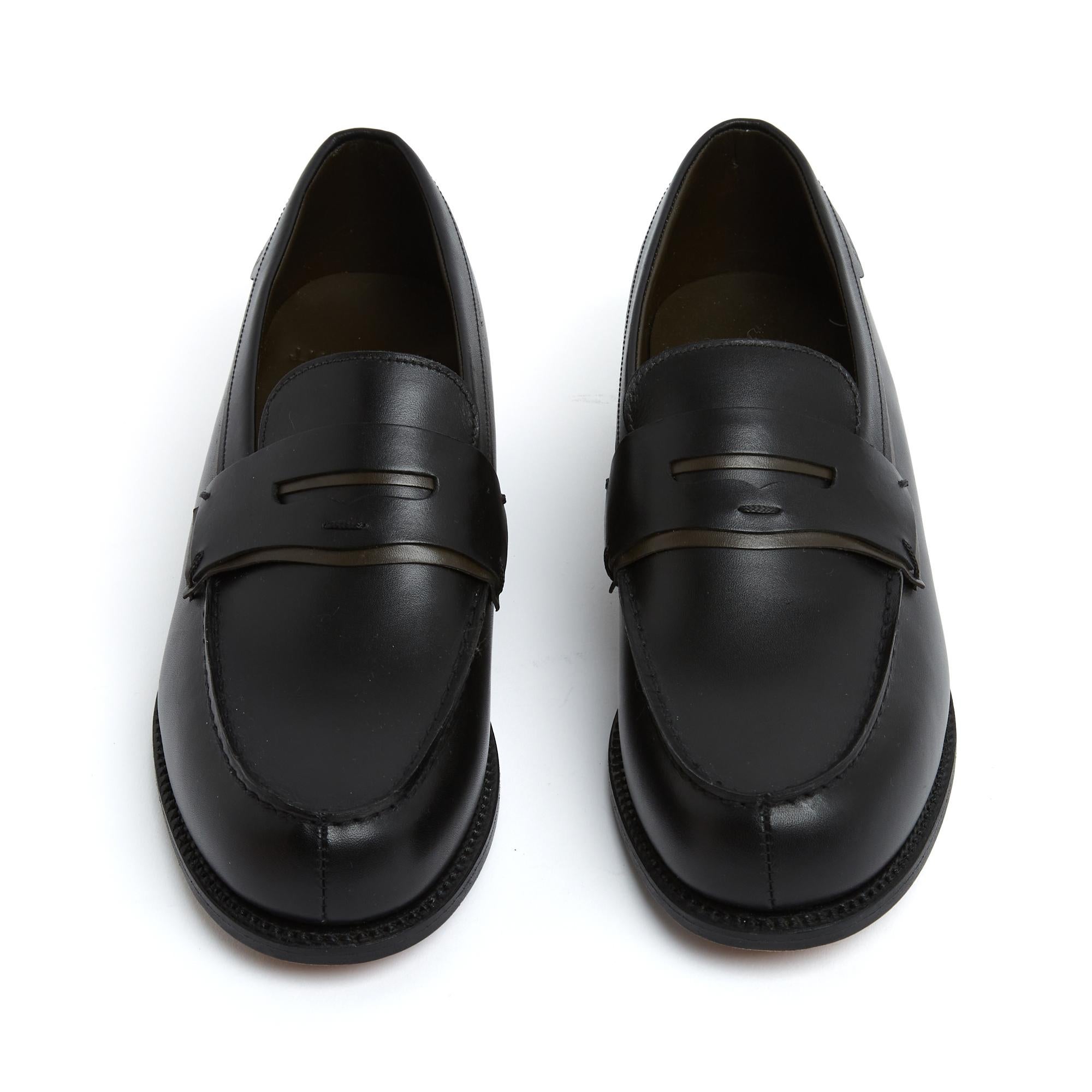 A&M. Mocassins ICon et Sœur, modèle (iconique) 180 réinterprété en cuir noir rehaussé de cuir marron 