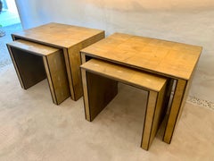 Tables gigognes de style JMF revêtues de galuchat ocre:: deux ensembles