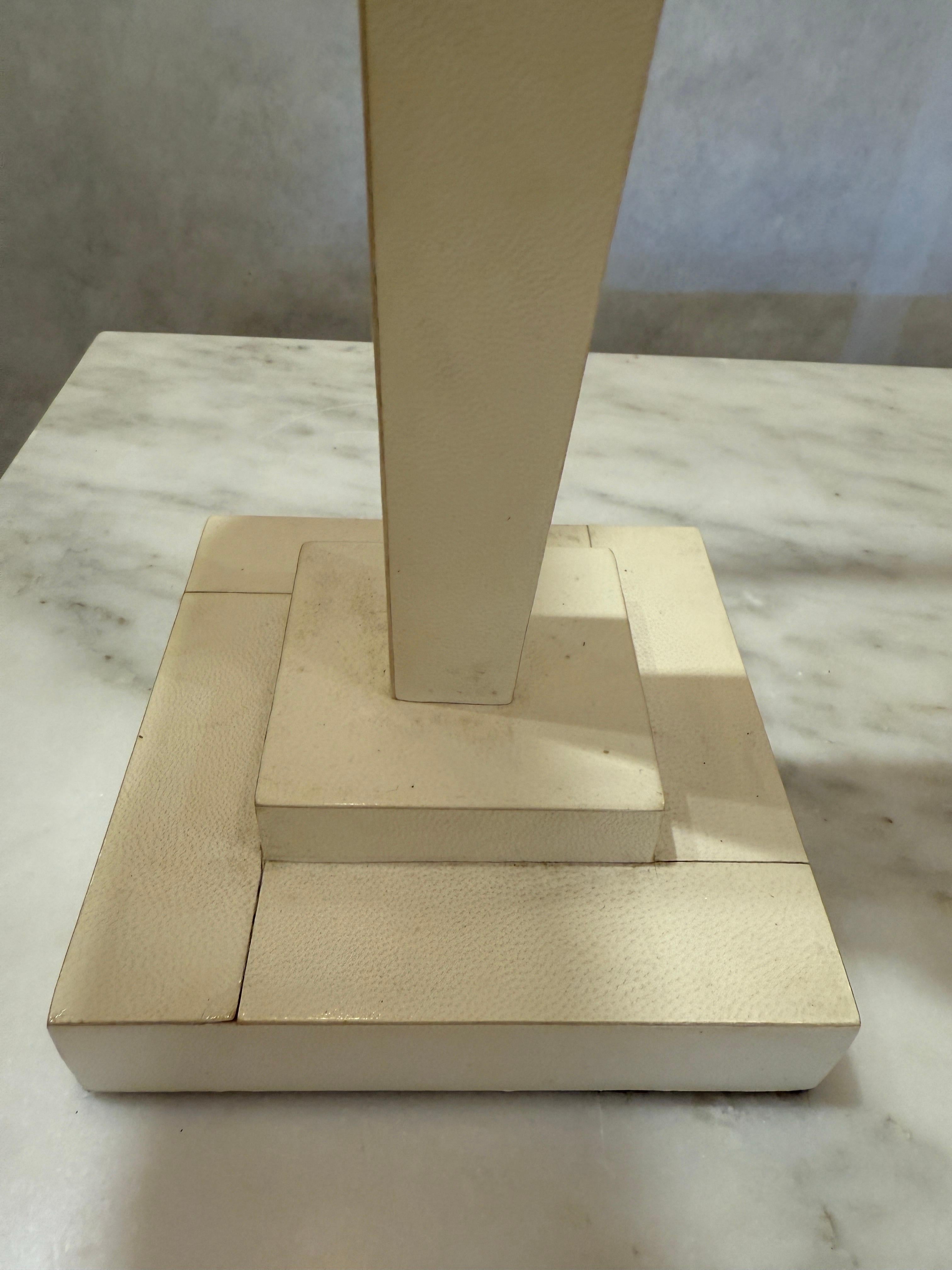 Lampes de table néoclassiques en parchemin de style JMF, ornementation Hermès en vente 3