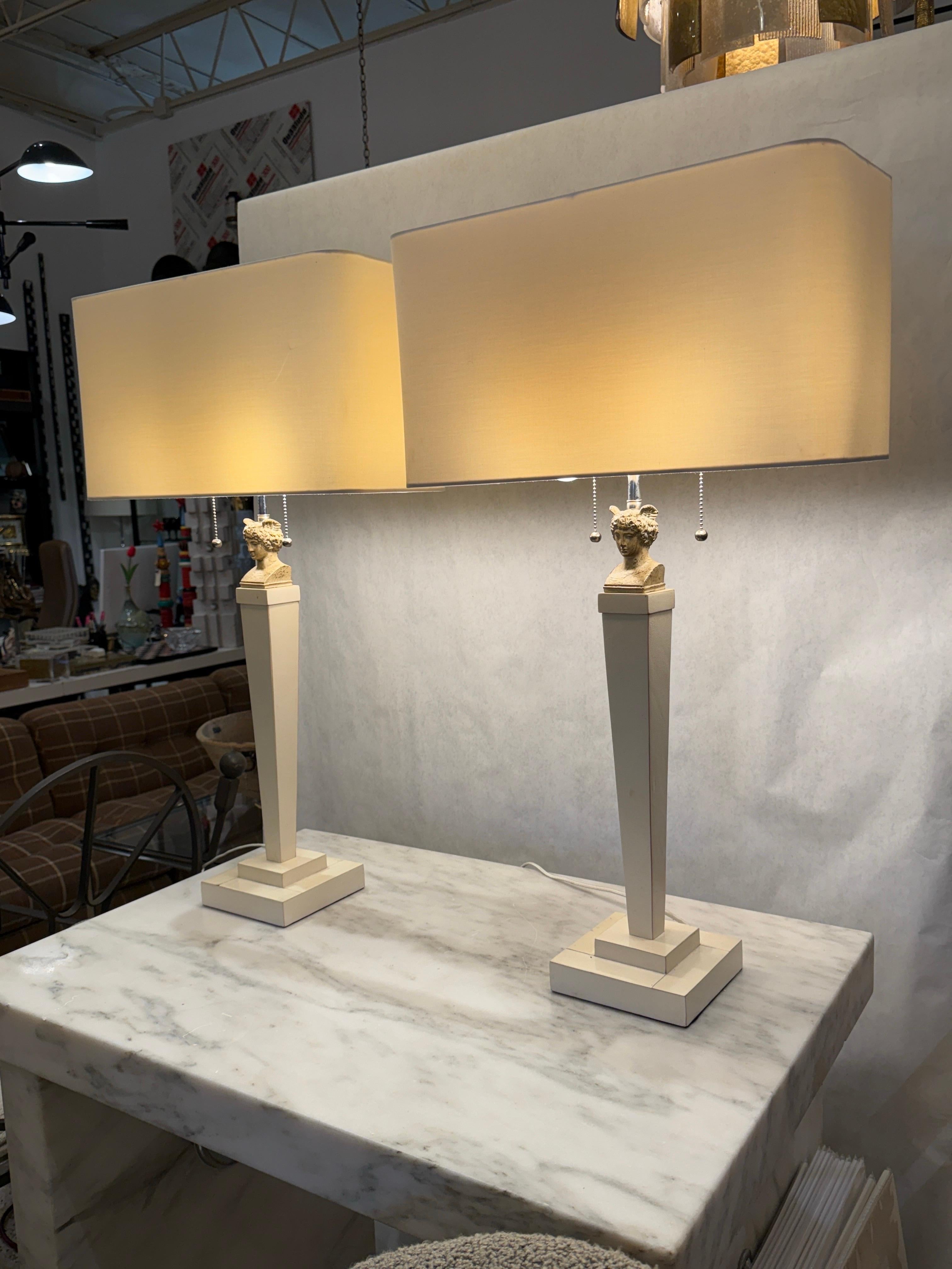 Lampes de table néoclassiques en parchemin de style JMF, ornementation Hermès en vente 7