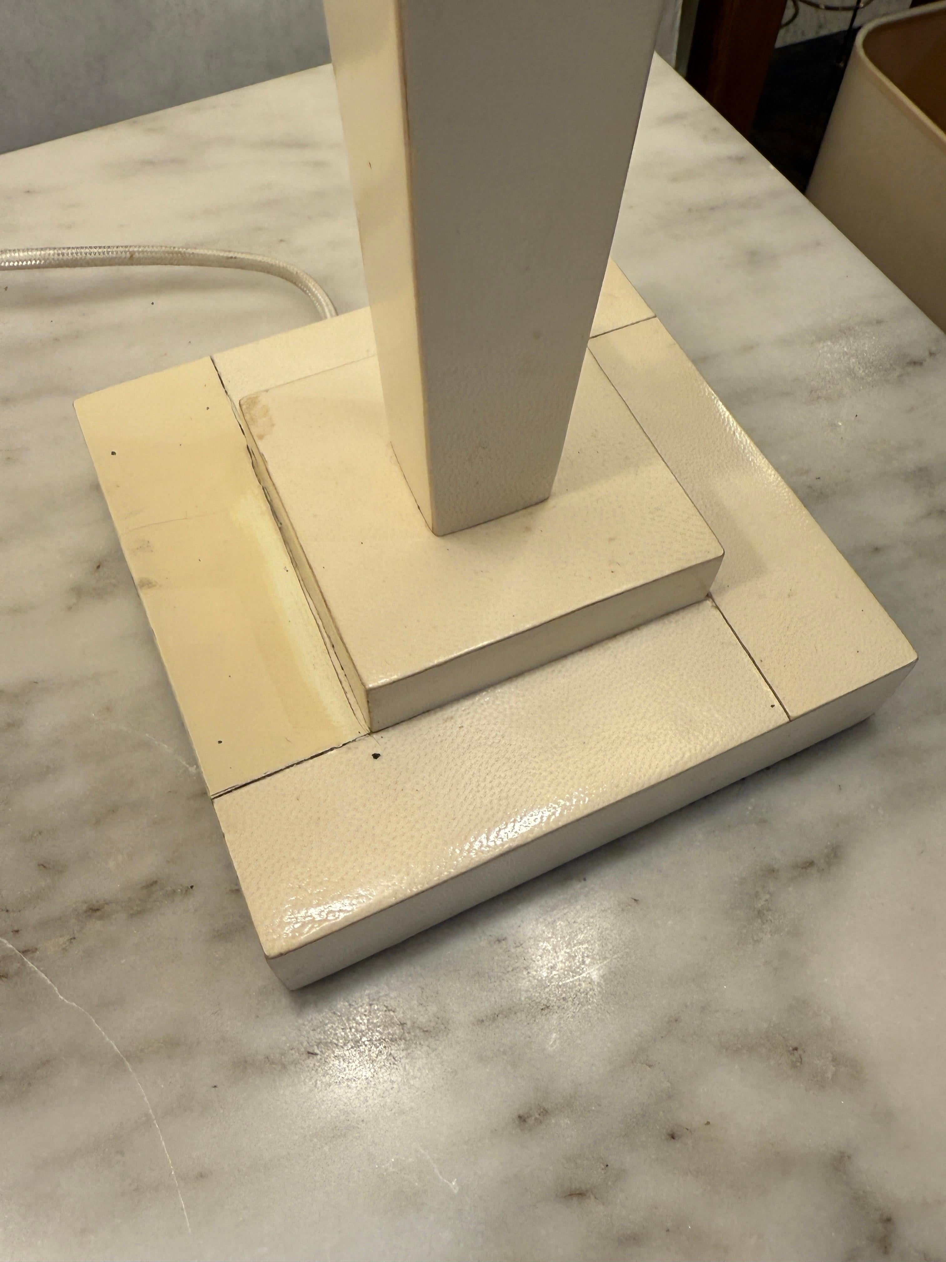 Lampes de table néoclassiques en parchemin de style JMF, ornementation Hermès en vente 8