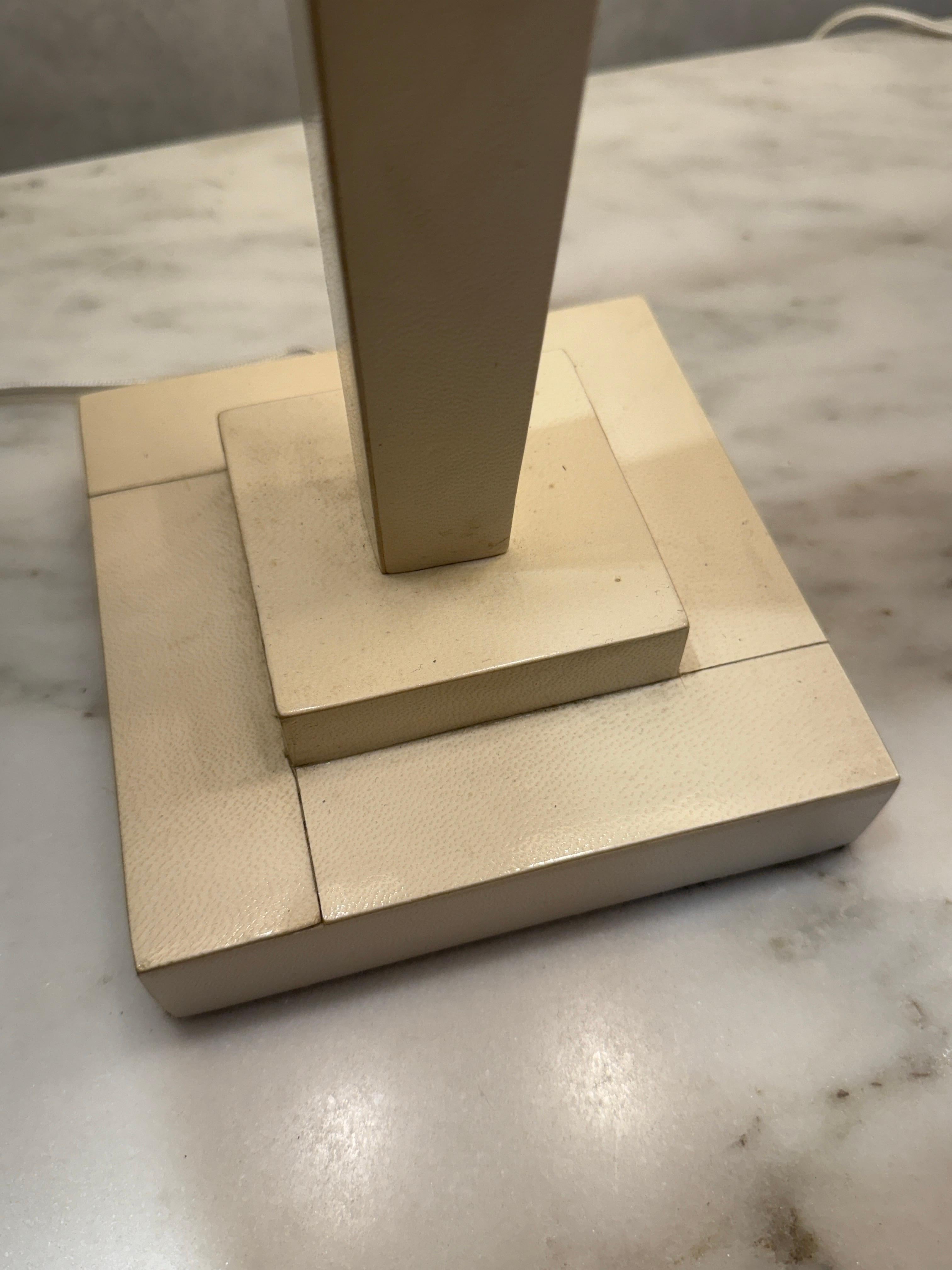 Lampes de table néoclassiques en parchemin de style JMF, ornementation Hermès en vente 12
