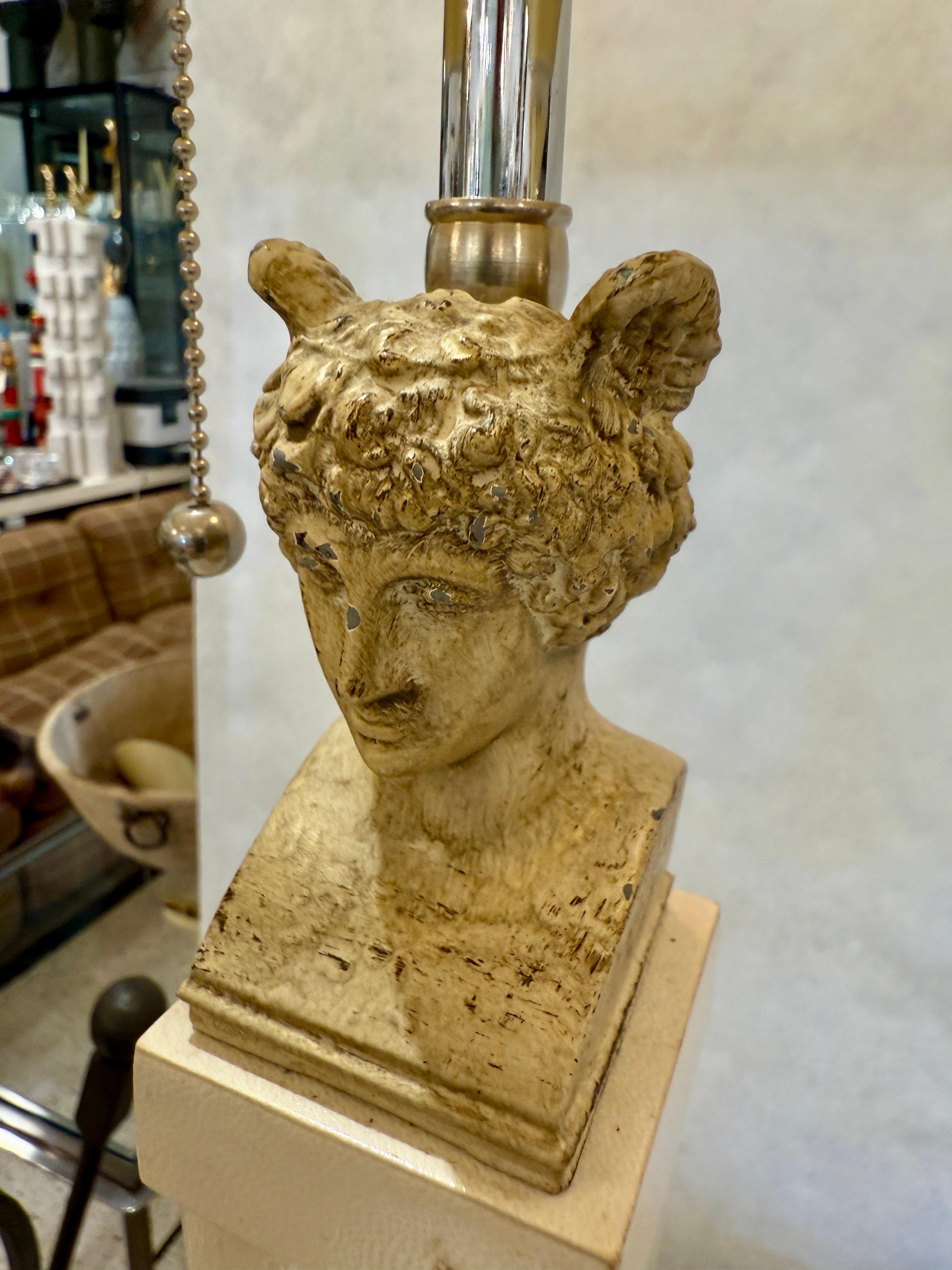 Français Lampes de table néoclassiques en parchemin de style JMF, ornementation Hermès en vente