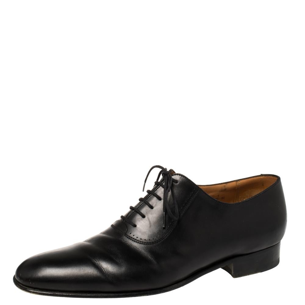Classy and very stylish, these black oxfords from J.M.Weston definitely need to be on your wishlist! They are crafted from leather and feature lace-ups and comfortable insoles. Wear them to your formal meetings and get set to feel