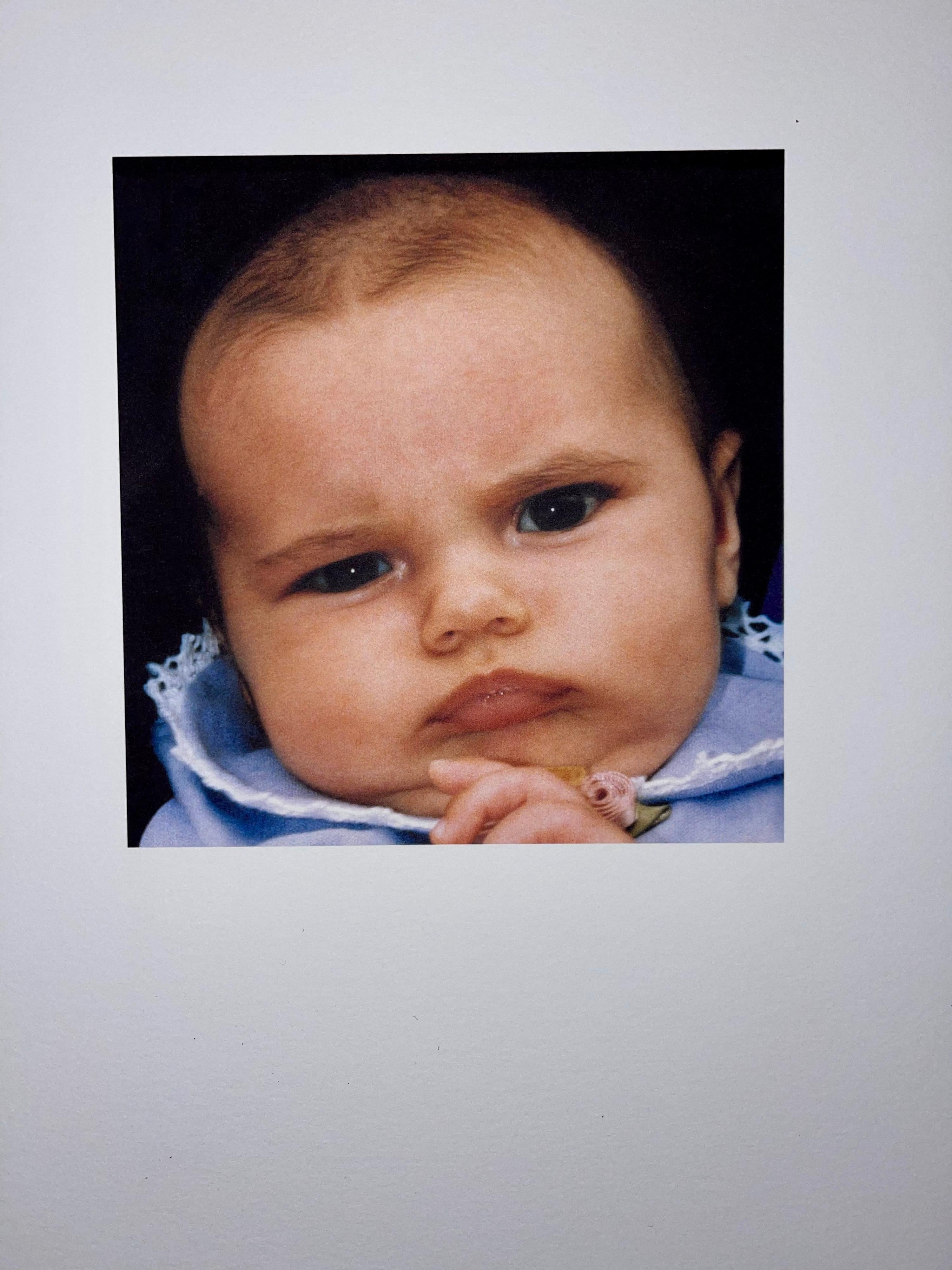 Handsignierte Vintage-Farbfotografie Digitales Foto Babyporträt Jo Ann Callis, Vintage im Angebot 2