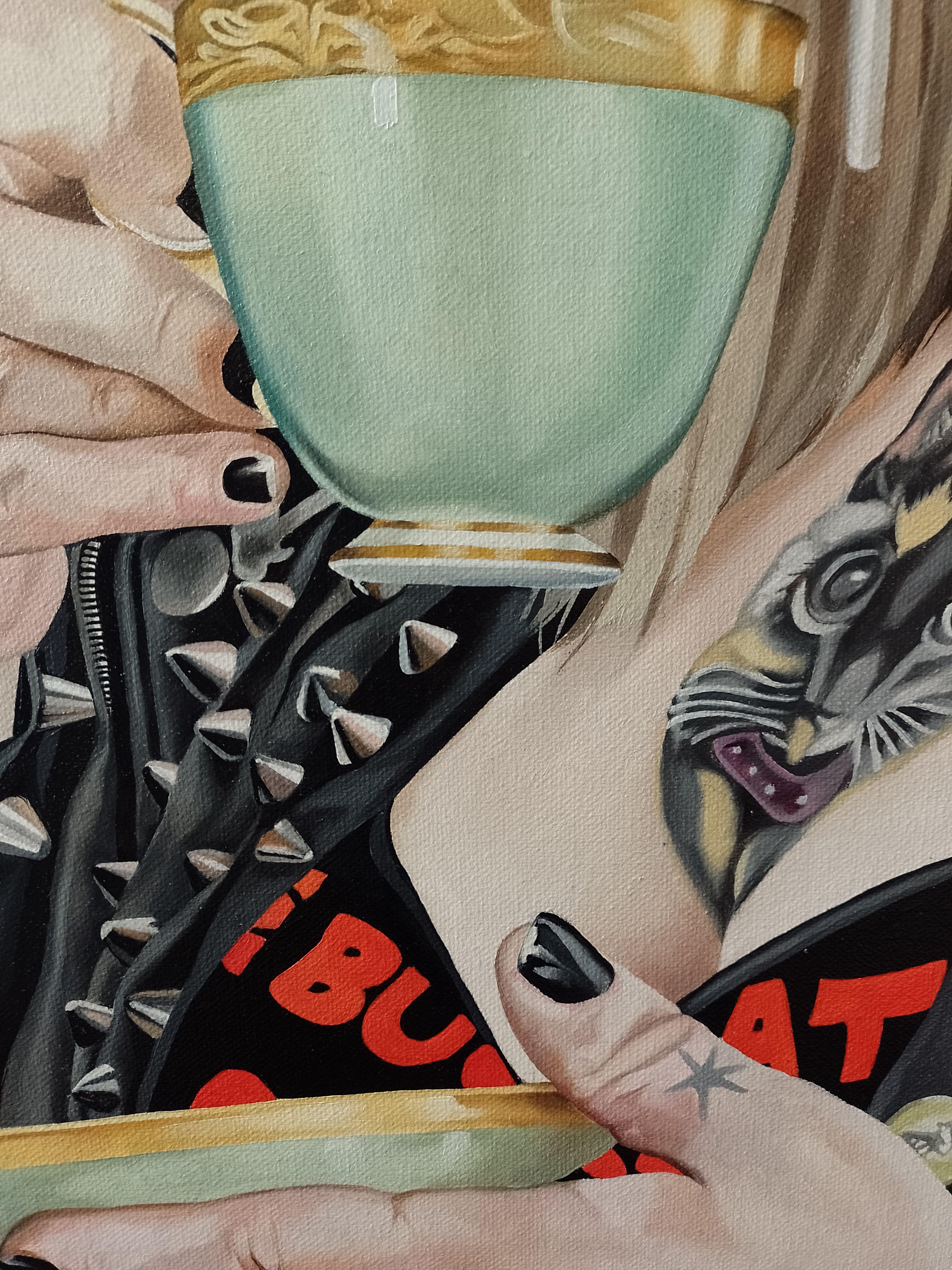 Ich wollte einen Punk malen, der eine Tasse Tee trinkt... diese beiden Dinge sind für mich 'britisch'. Ich habe diese schöne Porzellan-Tasse mit Untertasse in einem Antiquitätengeschäft gefunden und dachte, dass sie einen schönen Kontrast in dieser