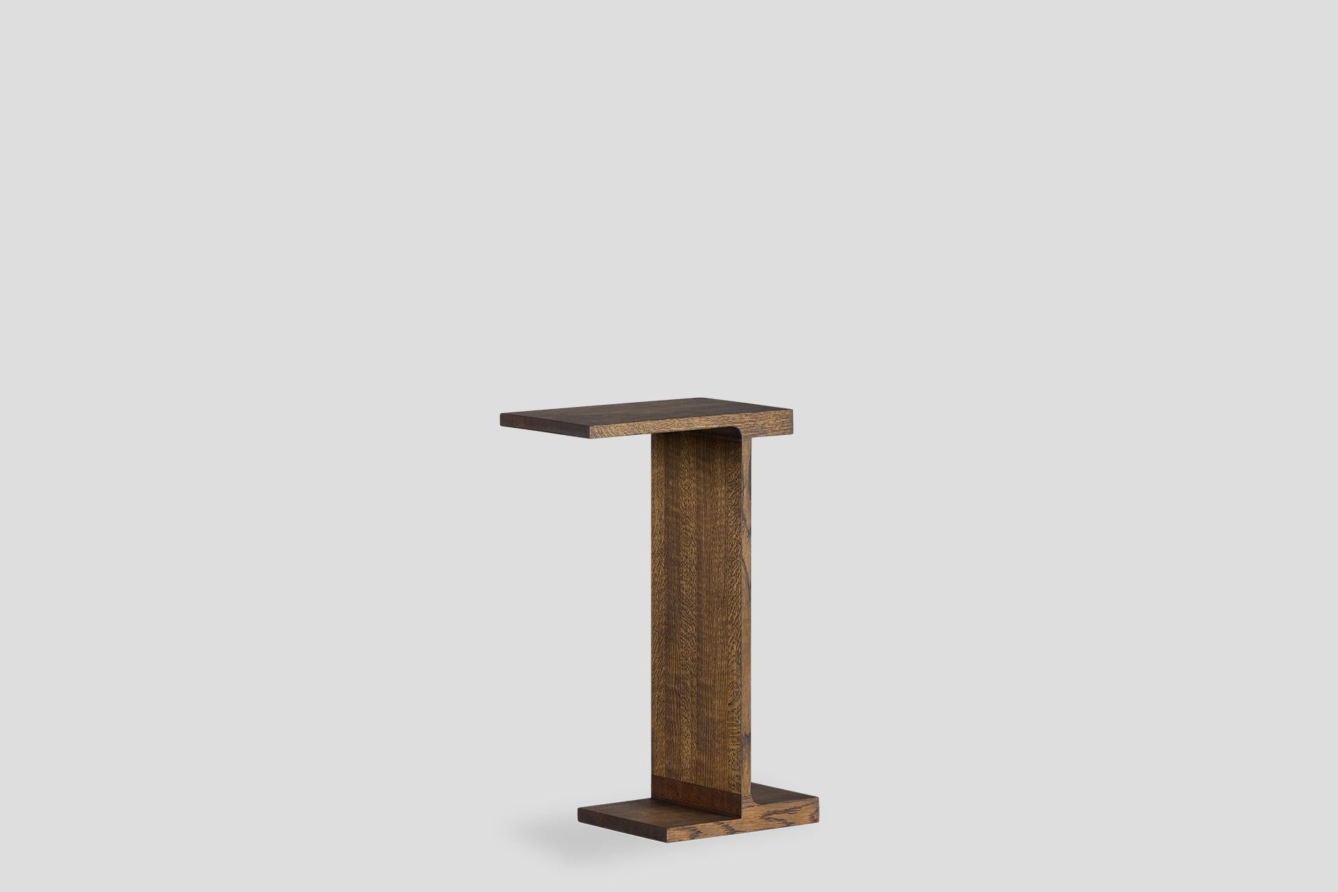 Jo C Coffee Table is a product that stands out with its modern design and functionality. Its solid oak structure with special protective coating gives the product a sophisticated and elegant look. Thanks to its special design, it can be easily