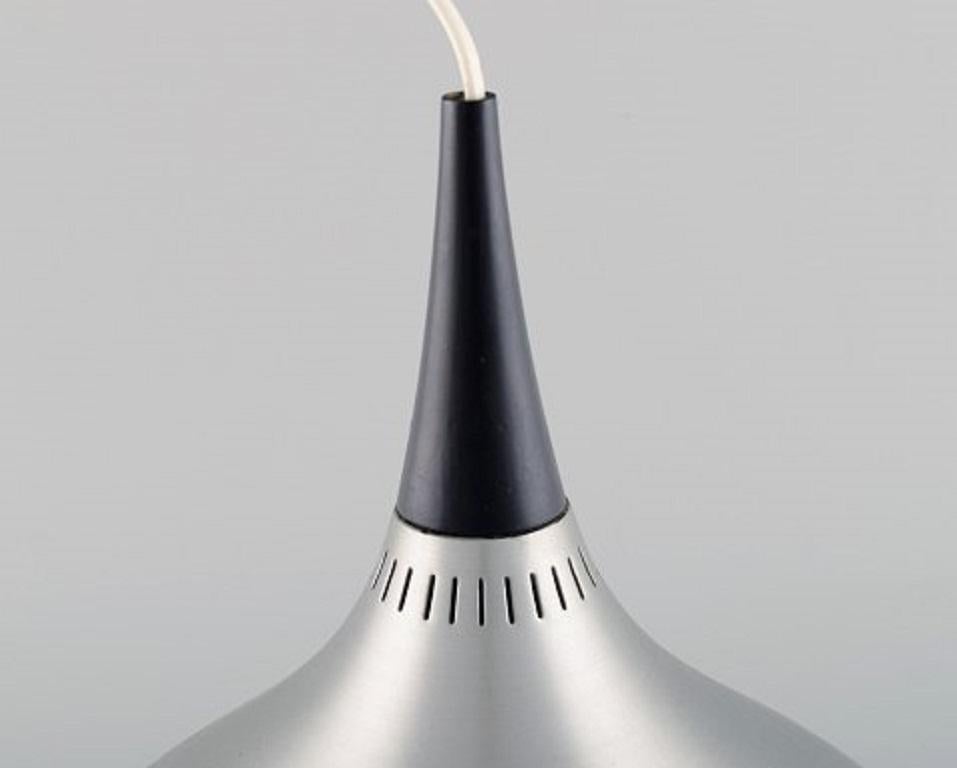 Jo Hammerborg for Fog & Mørup. 
Orient pendant lamp in brushed aluminum with top in black lacquered wood, 1970s.
Measures: 25 x 22.5 cm.
In excellent condition with minor wear.