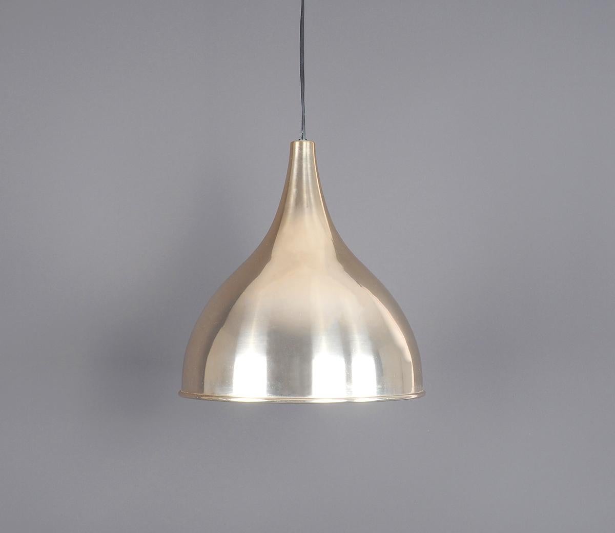 Elegant timeless organically shaped metal hanging lamp designed by Jo Hammerborg.
Model Silhouettete, produced by Fog & Morup in the 1970s.
The lamp has a shiny brass exterior and is matte cream white on the inside. 
From the space age era.