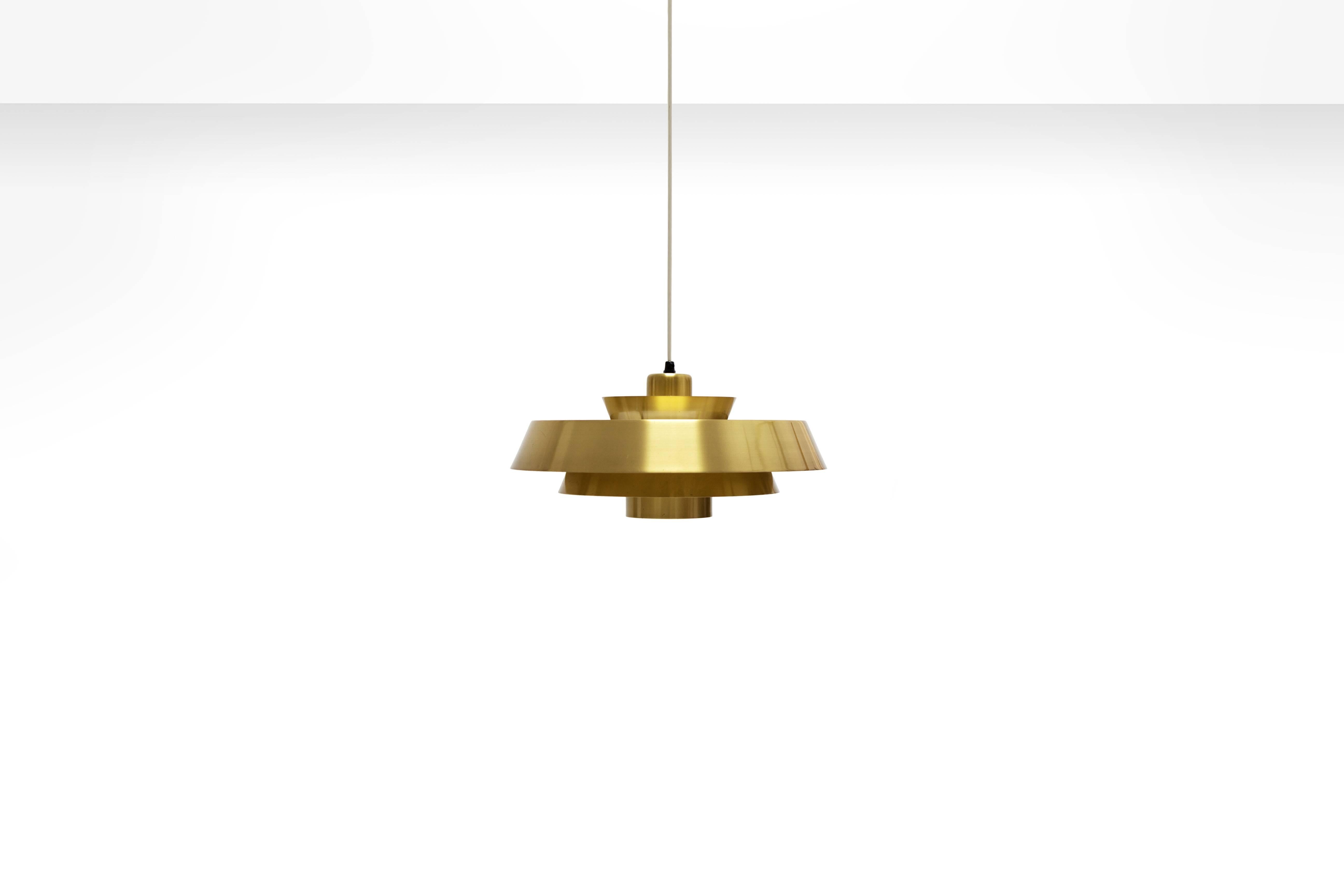 Jo Hammerborg Nova pendant light in brass for Fog & Mørup, Denmark, 1960s

Items are in good condition.

WORLDWIDE SHIPPING
We offer tailor made solutions for the shipping of your items; first class white glove shipping, parcel and door-to-door