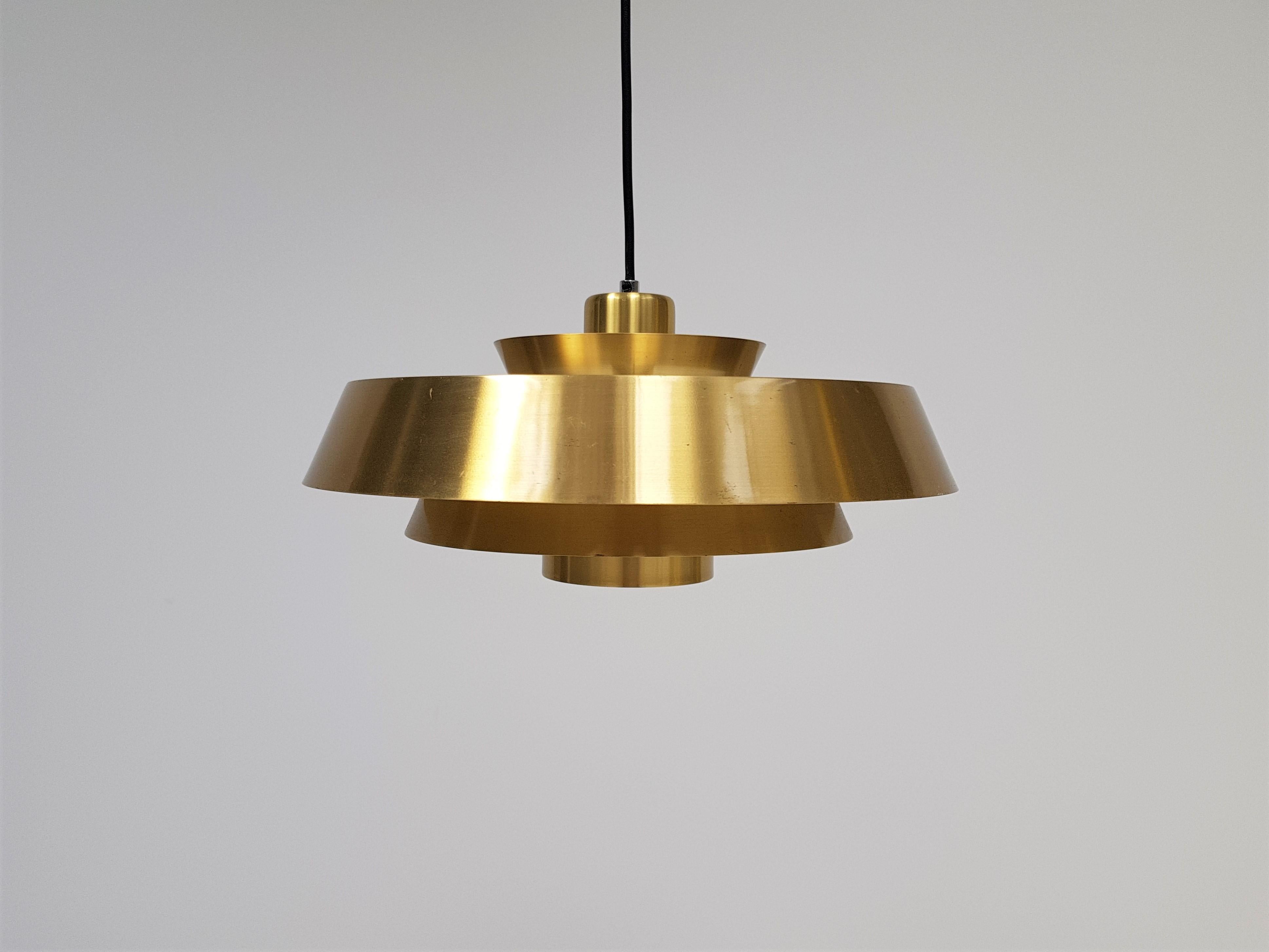 Jo Hammerborg Nova pendant light in brass for Fog & Mørup, Denmark, 1960s.

This vintage modernist light fixture is crafted in brass in three round, graduated tiers.

In 1957 Jo Hammerborg became head of design at Fog & Mørup. His incumbency in