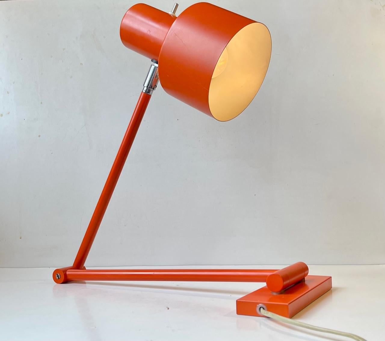 Jo Hammerborg Orange Skala Swing Arm Wandleuchte für Fog & Mrup (Skandinavische Moderne) im Angebot
