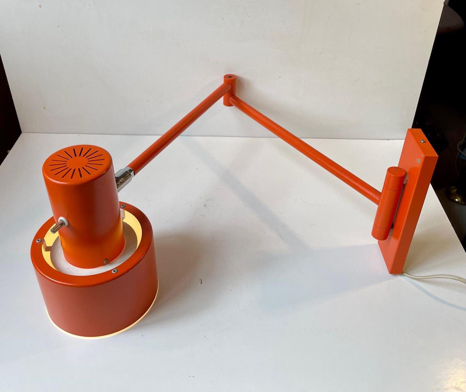 Poudré Jo Hammerborg lampe murale orange Skala à bras pivotant pour Fog & Mrup en vente