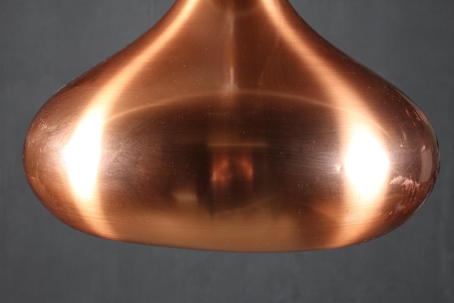 Jo Hammerborg pendant in rosewood and copper.

Made by Fog & Mørup, model Orient.