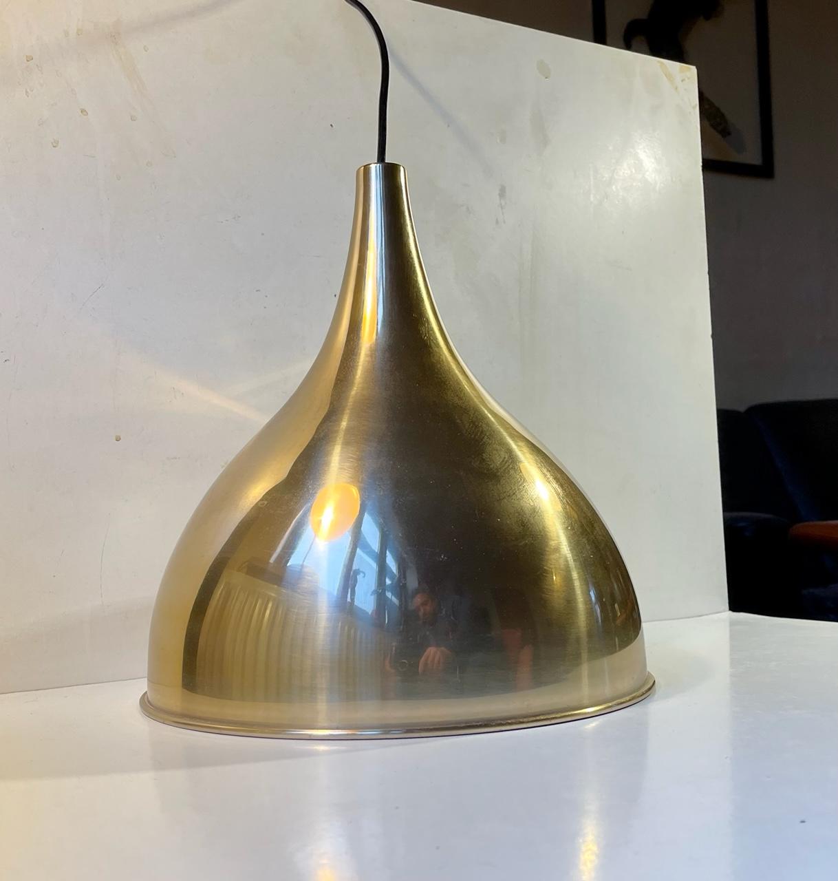 A large 'Silhuet 2' pendant lamp by Jo Hammerborg. Organically-shaped aluminium shade alloyed with brass. Manufactured by Fog & Mørup in Denmark circa 1970-75. Measurements: Height: 32 cm, Diameter 29.5 cm.