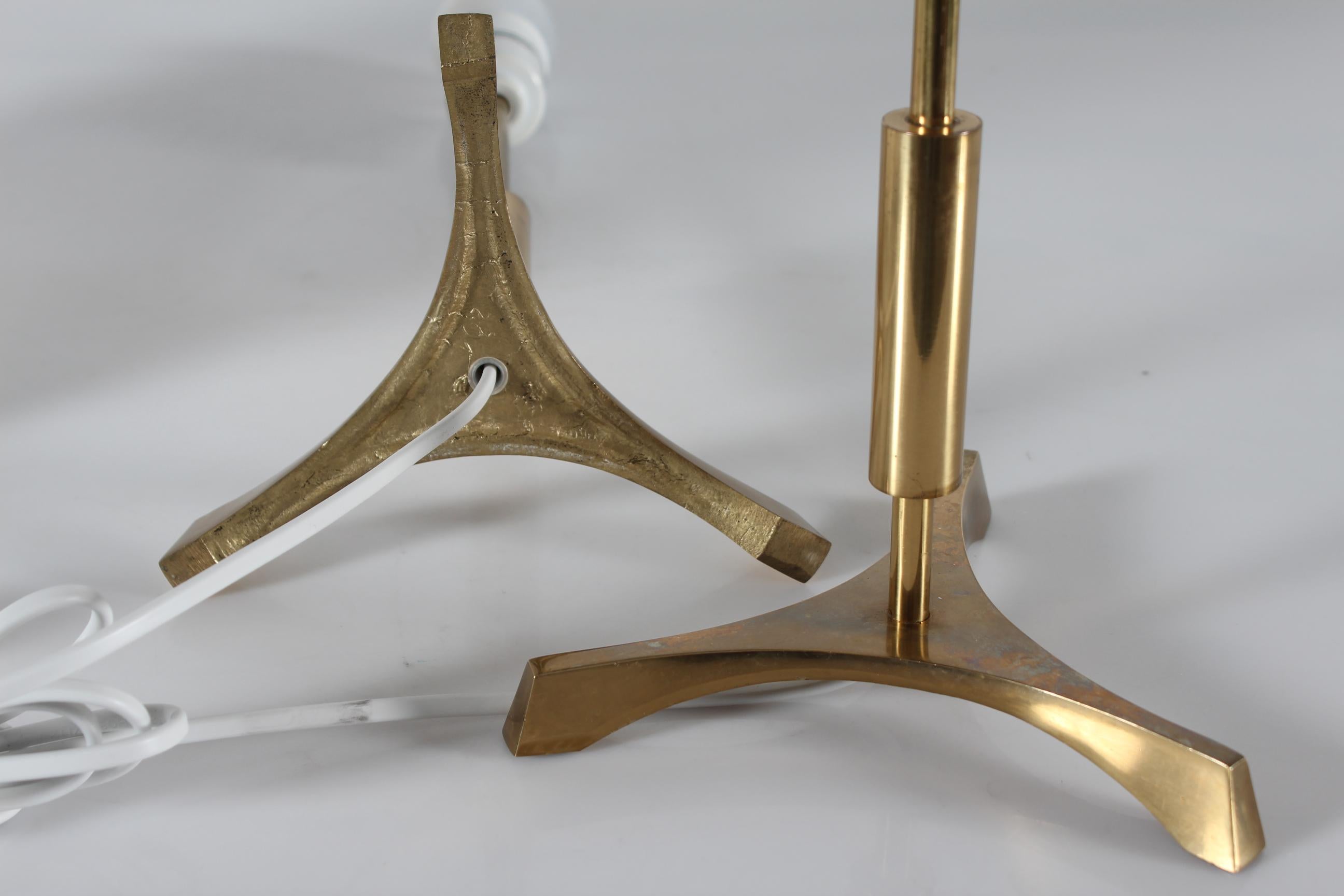 Jo Hammerborg Style Pair Danish Tripod Table Lamps, Brass with New Shades 60s In Good Condition For Sale In Aarhus C, DK