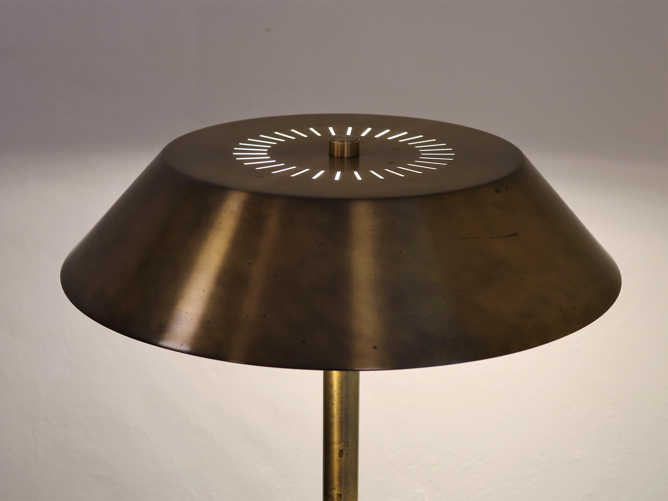 Design by Danish designer Jo Hammerborg in 1966 and manufactured by Fog & Mørup. Table lamp in brass and teak. The lamp has 2-light sources. All original parts.