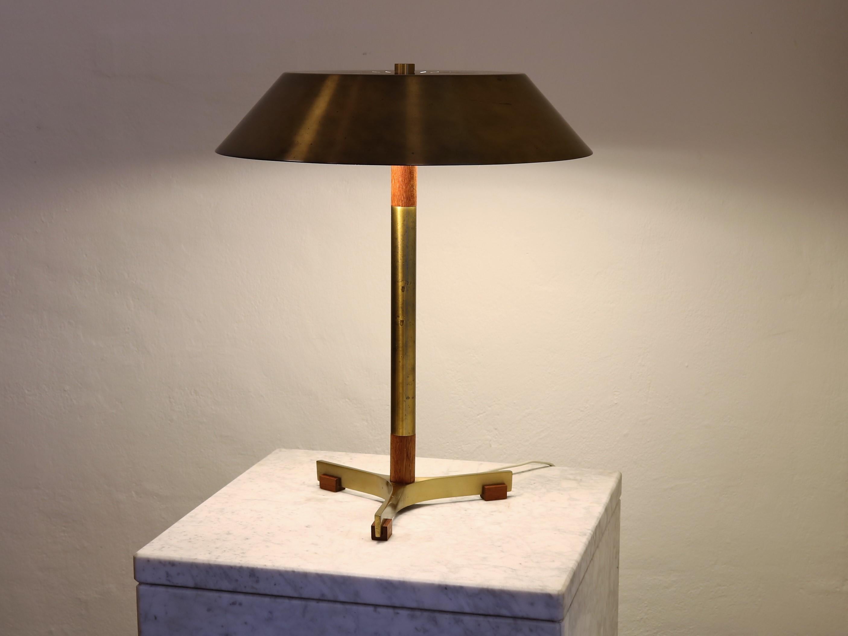 Scandinavian Modern Jo Hammerborg Table Lamp in Brass and Teak Wood Model President