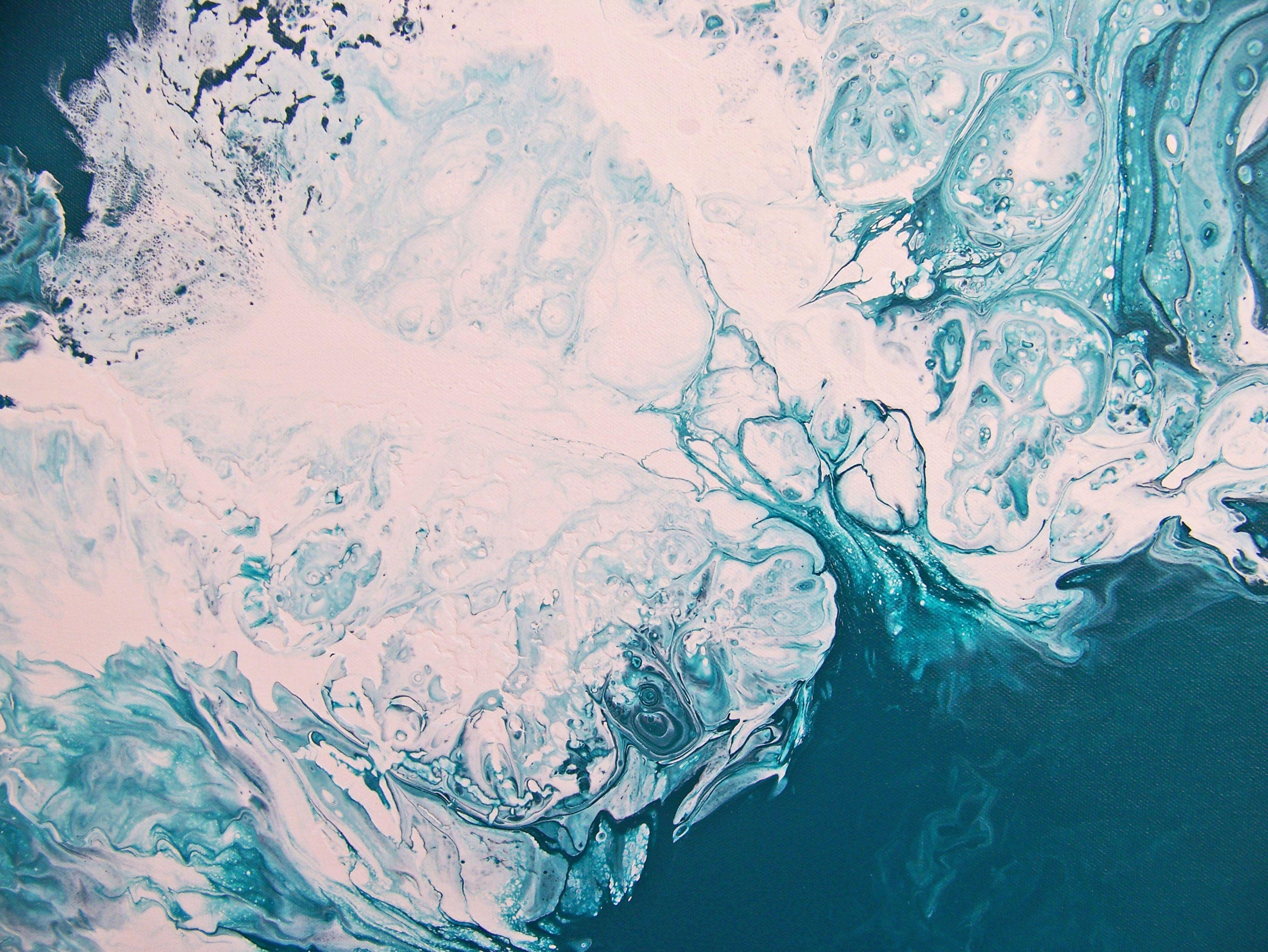 Abbraccio III, Pittura, Olio su tela - Painting di Jo Moore