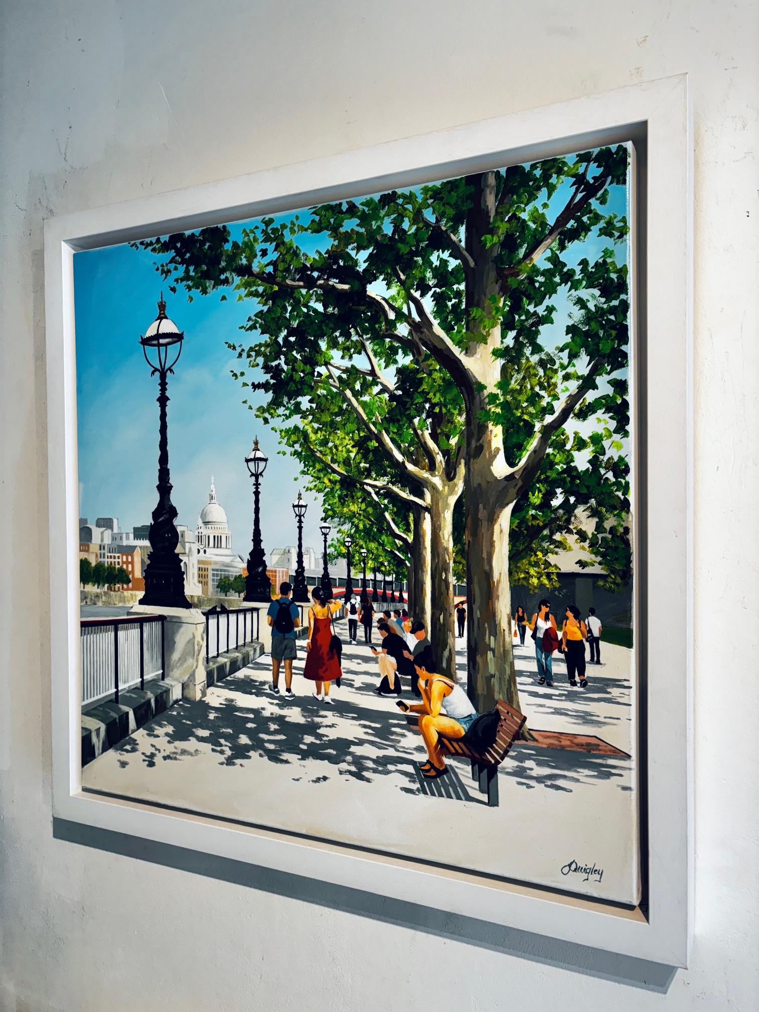 Dappled Light, Southbank - Original Stadtbild - Zeitgenössischer Realismus Kunst (Grau), Landscape Painting, von Jo Quigley