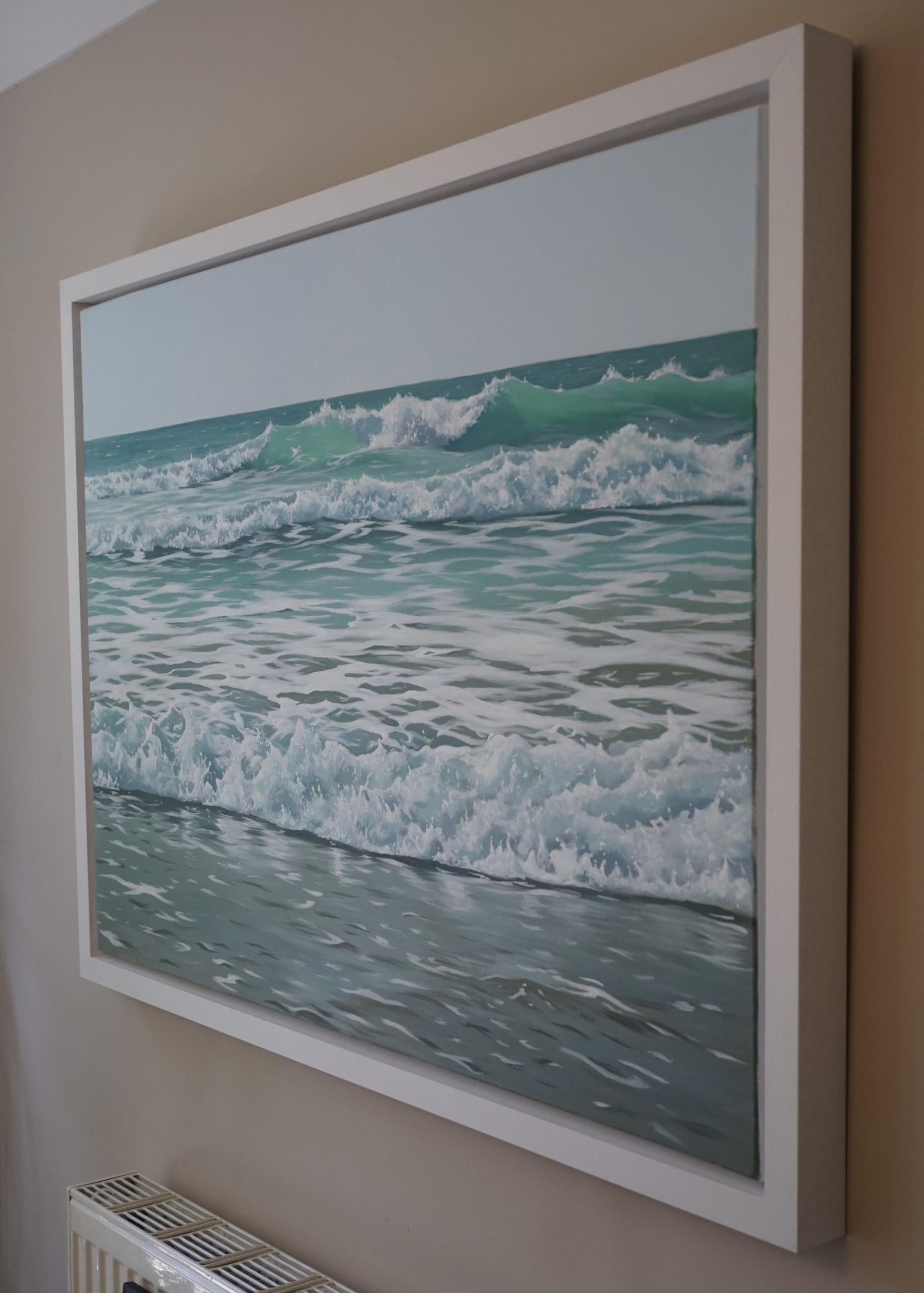 Smaragdwellen, Acrylgemälde von Meereslandschaften, zeitgenössisches Landschaftsgemälde (Blau), Still-Life Painting, von Jo Quigley