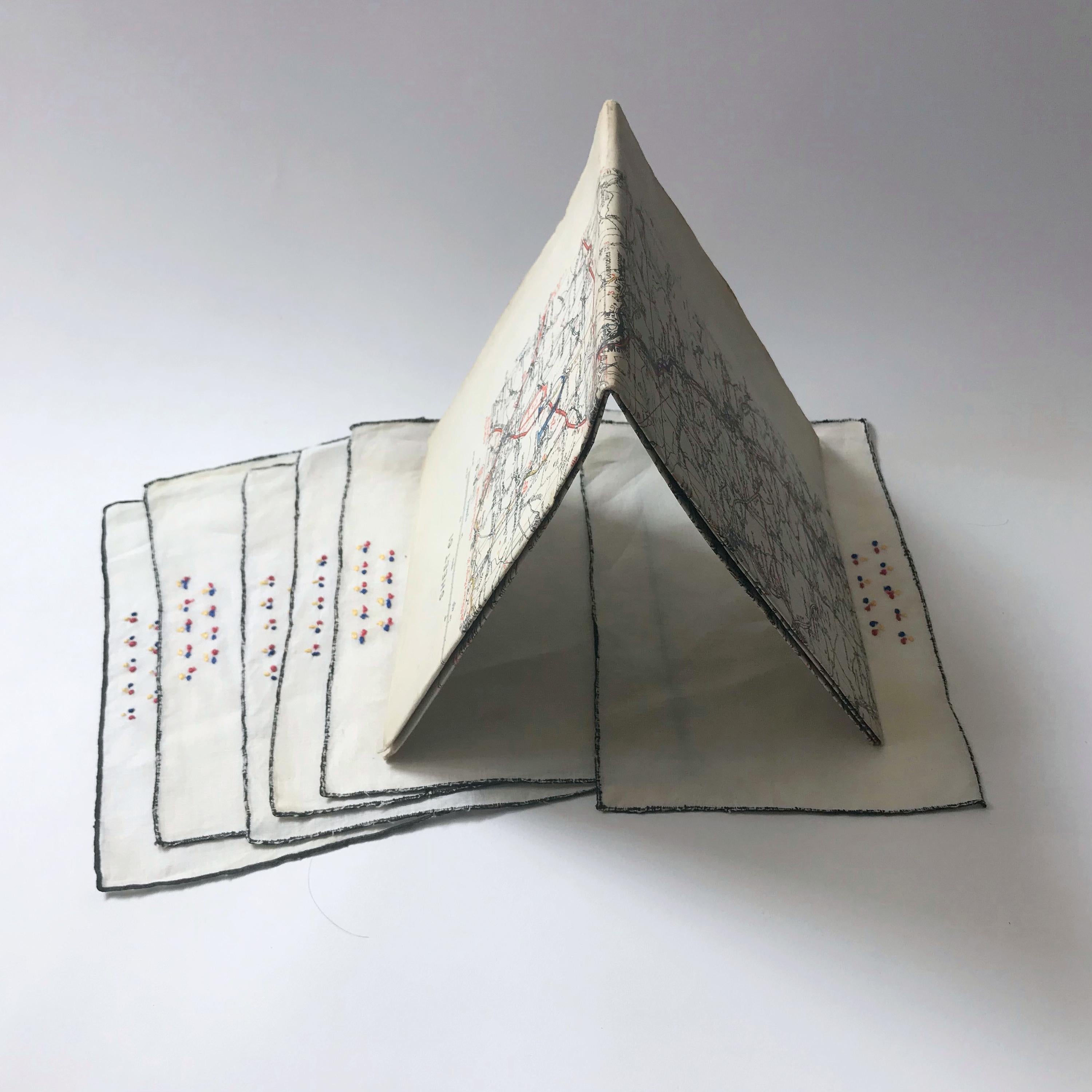 Jo Yarrington, Rosso  Code Mapping, 2020, Tecnica mista, 7 x 13x 9 pollici, Testo