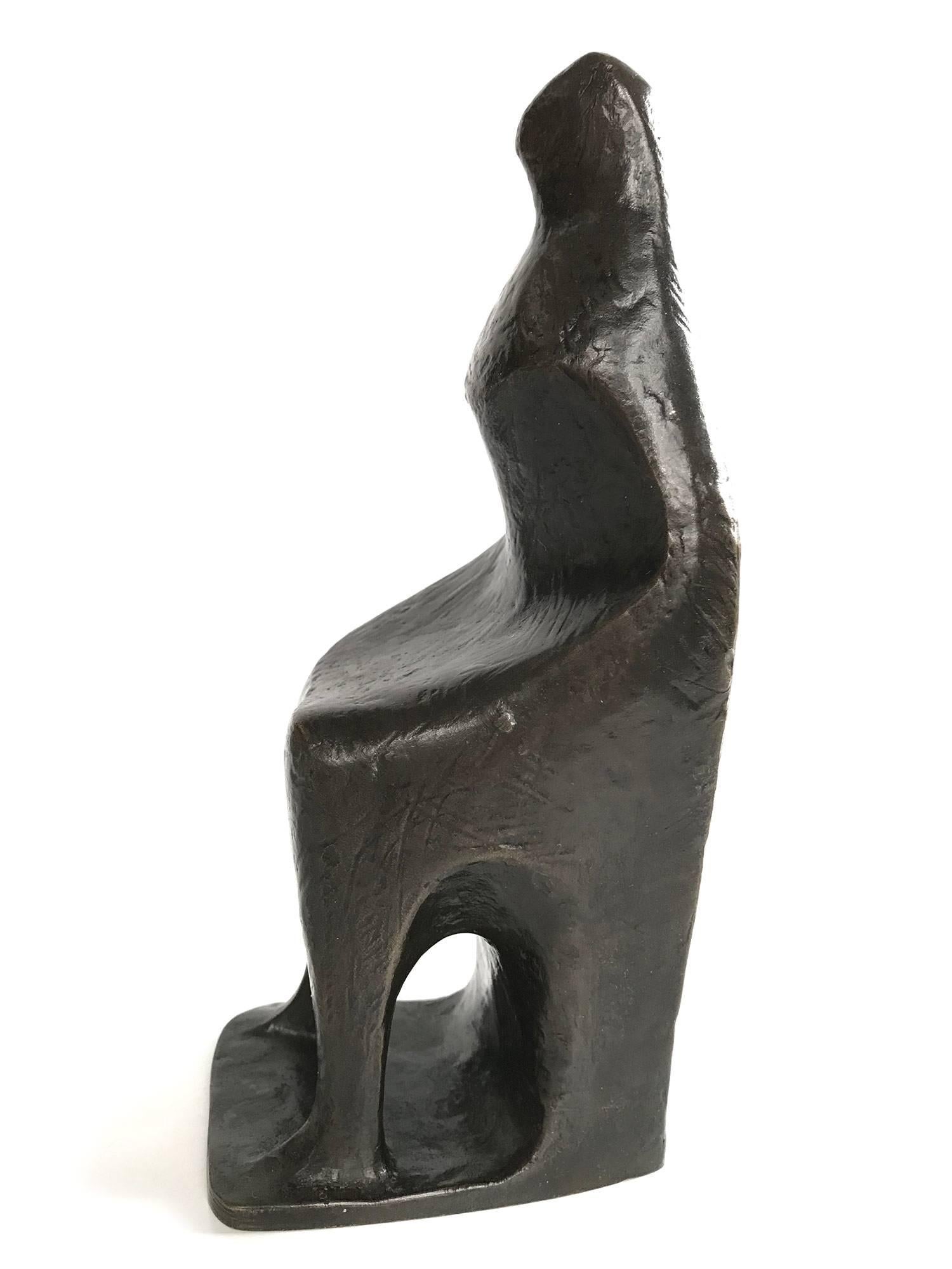 „Sitt-Figur mit Blick auf“ Moderne Bronze aus der Mitte des Jahrhunderts  – Sculpture von Joachim Berthold