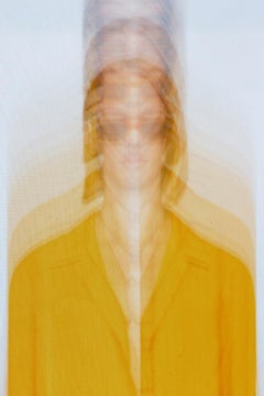Gelbes Kleid – Porträtfotografie von Joachim Romain