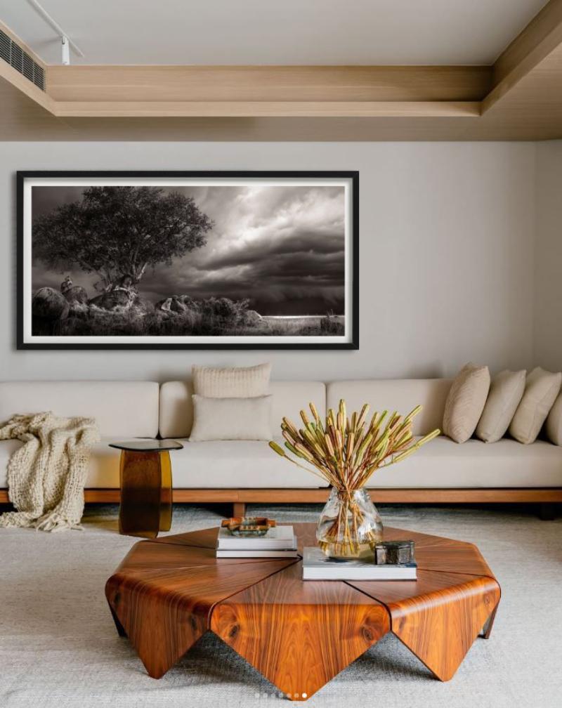 Shelter, photographié par Joachim Schmeisser, 2023.

Tous les tirages sont en édition limitée. Disponible en plusieurs tailles. Encadrement haut de gamme sur demande. Toutes les impressions sont réalisées et signées par l'artiste. 

Le