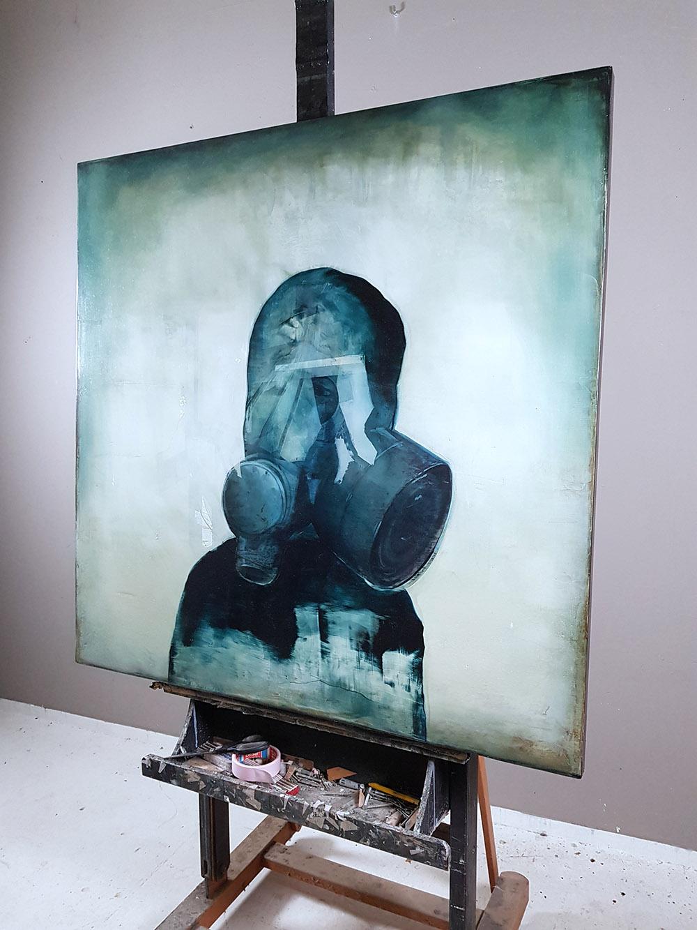 The Amour II is a painting by contemporary artist Joachim van der Vlugt. 
Oil on wood, 110 x 110 cm. This work is signed, sold unframed.
This portrait represents a man wearing a gas mask. Technically, the artist draws his inspiration from Classic