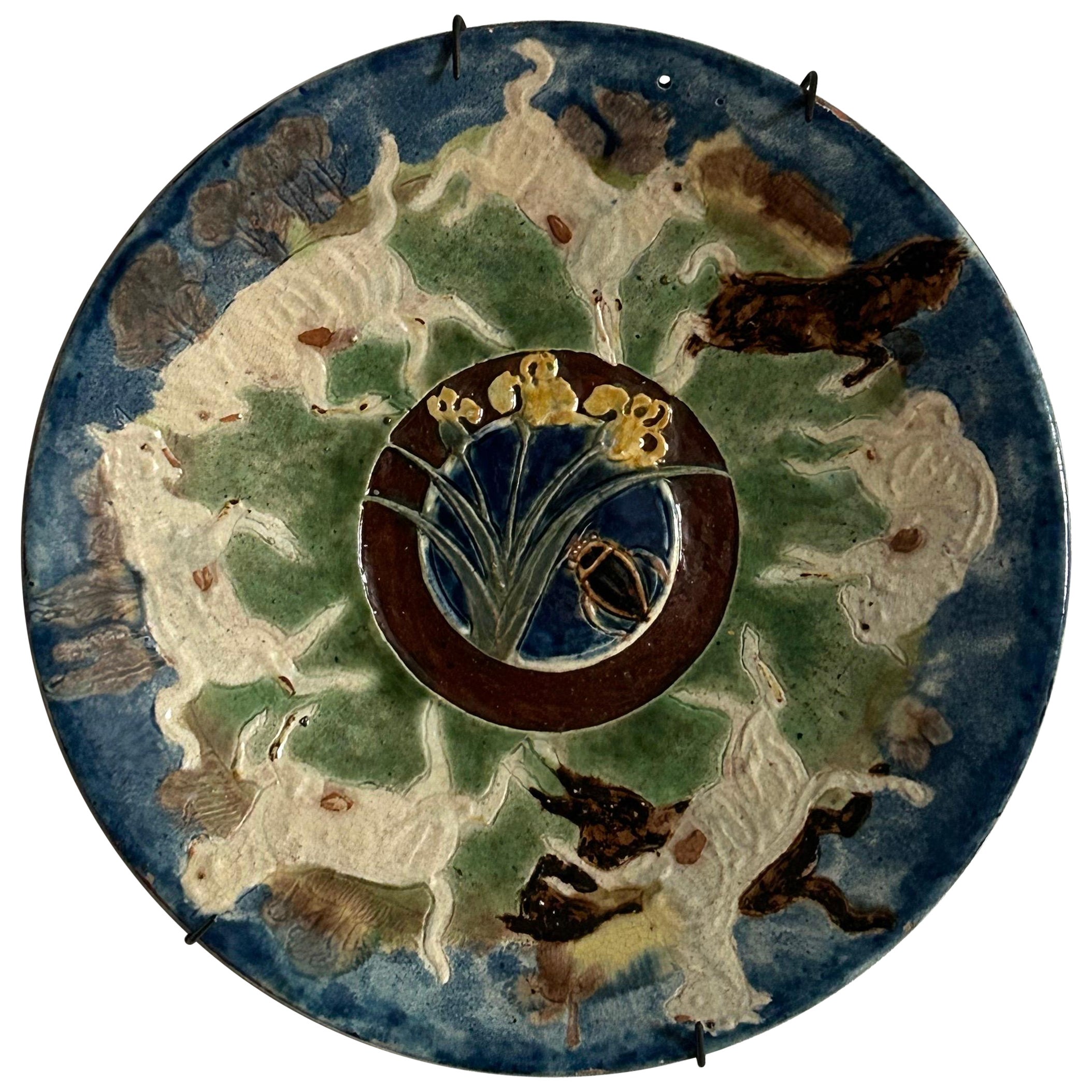 Plat en céramique de Joakim Skovgaard à motifs d
animaux et de plantes, Danemark, C.1887 en vente