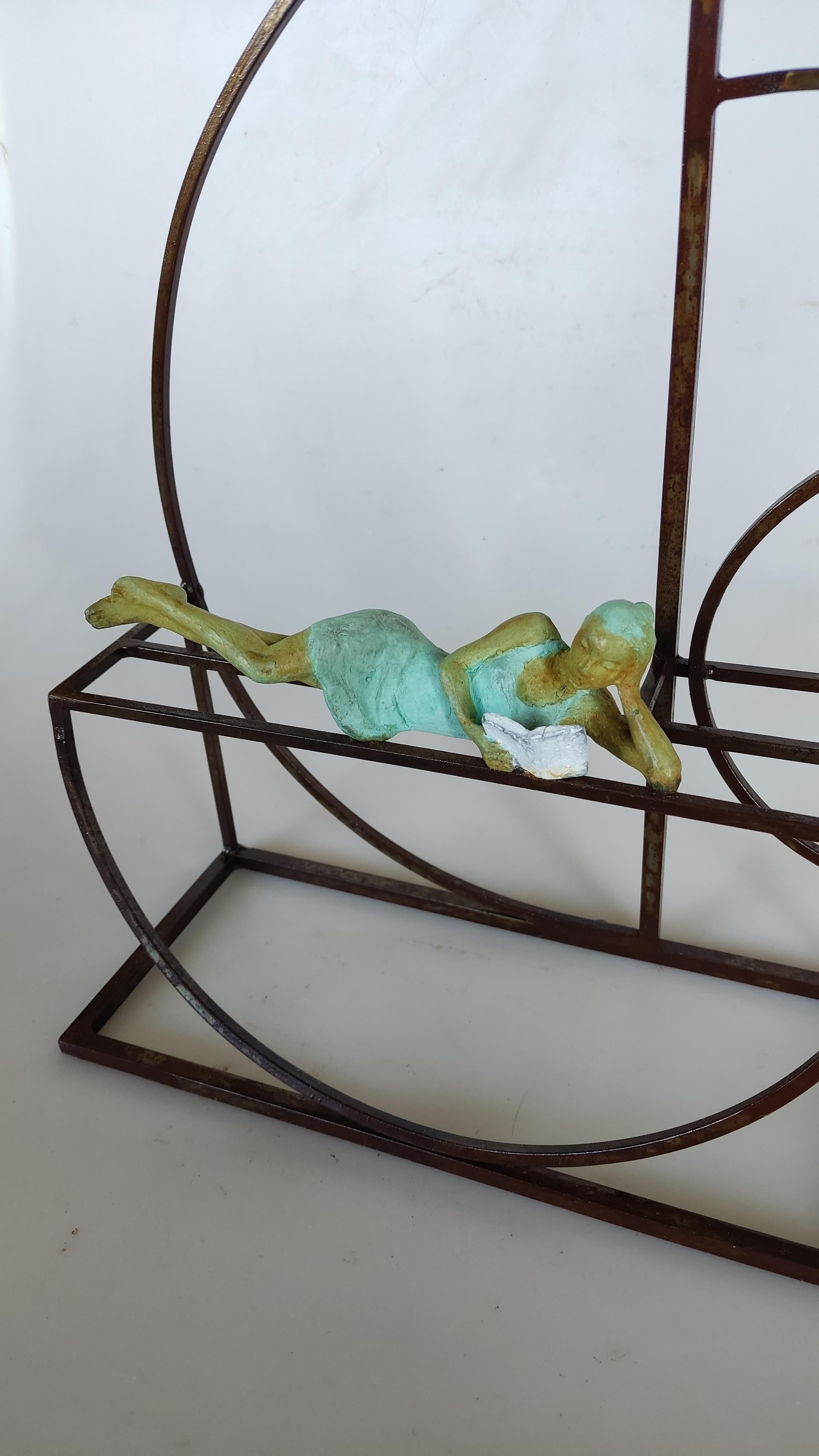 Adventure ist eine Bronzeskulptur mit grüner Patina, sie ist mit einem Stahlsockel verbunden. Die Auflage beträgt 25 Stück. Diese Skulptur kann sowohl auf einem Regal stehen als auch an die Wand gehängt werden. 

Joans jüngste Skulpturenserie mit