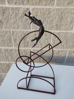 "New Bauhus" tavolo contemporaneo in bronzo, scultura murale ragazza figurativa libertà