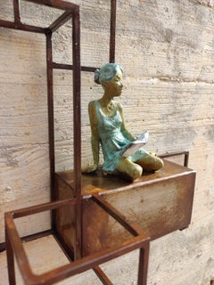 "Sense" sculpture murale de table en bronze figurative jeune fille lisant un livre me temps