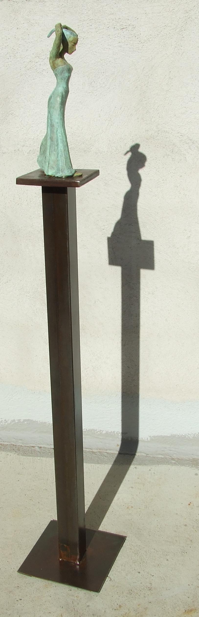 Figurative Sculpture de Joan Artigas Planas - "Sensualidad III" escultura de suelo contemporánea de bronce feminidad figurativa verde
