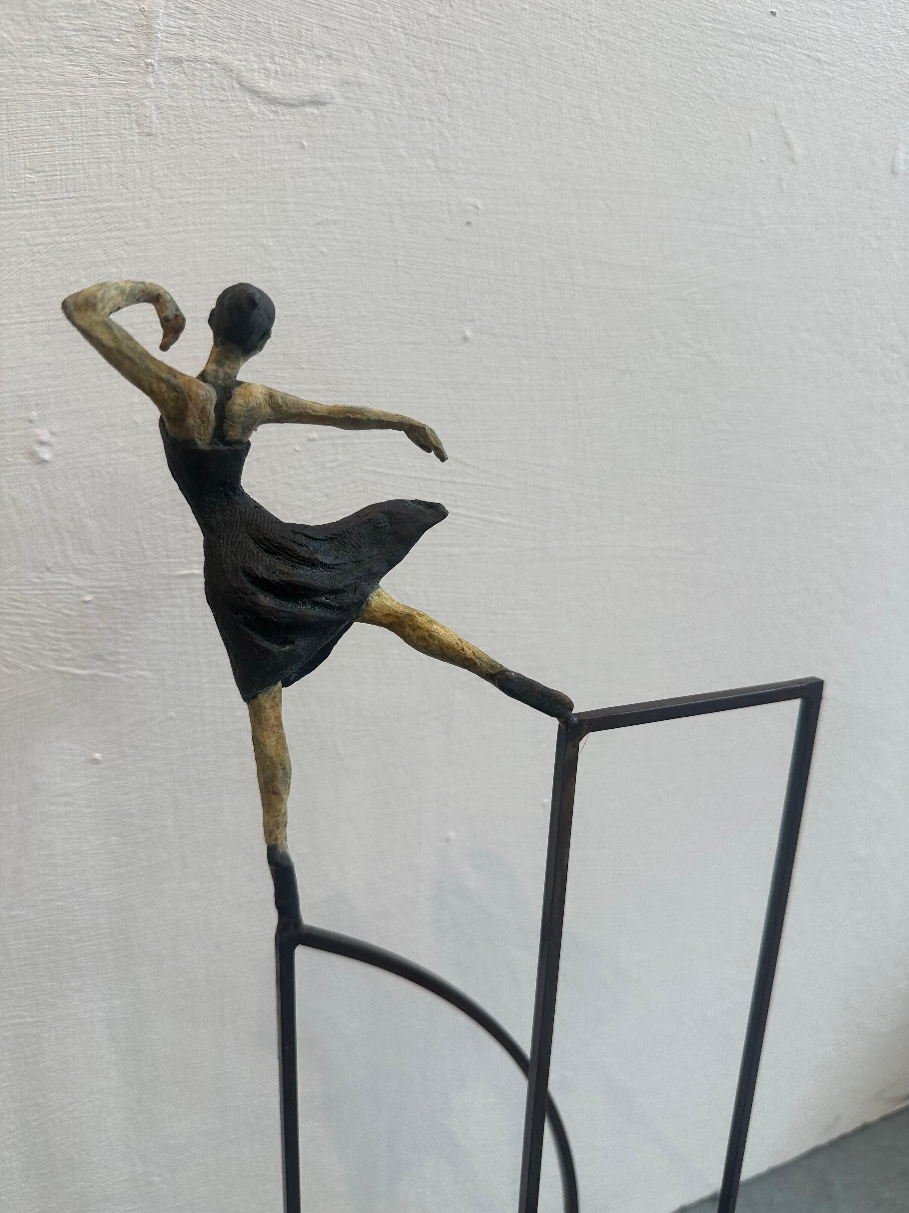 Olga - Figurative Sculpture Oro di Joan Artigas Planas