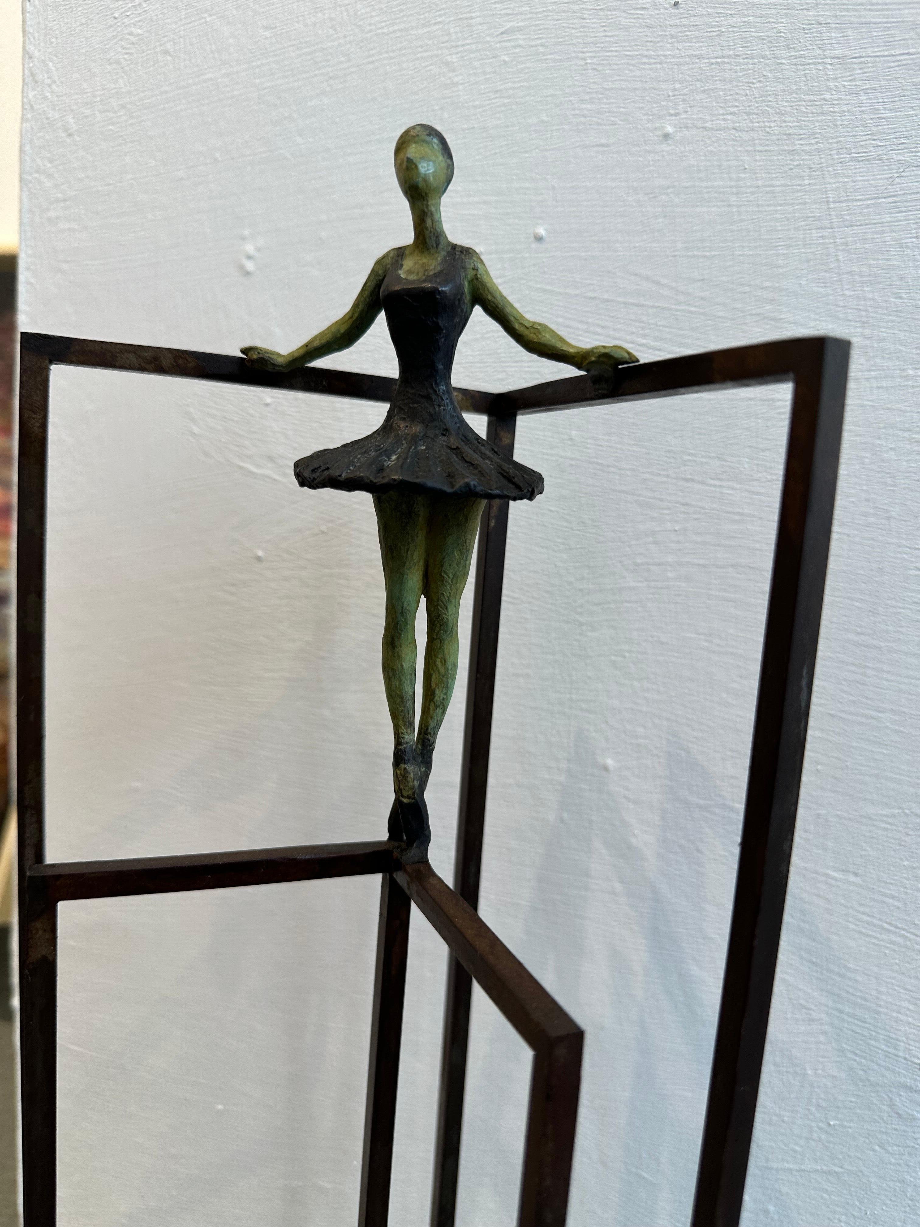 Figurative Sculpture di Joan Artigas Planas - Tamara