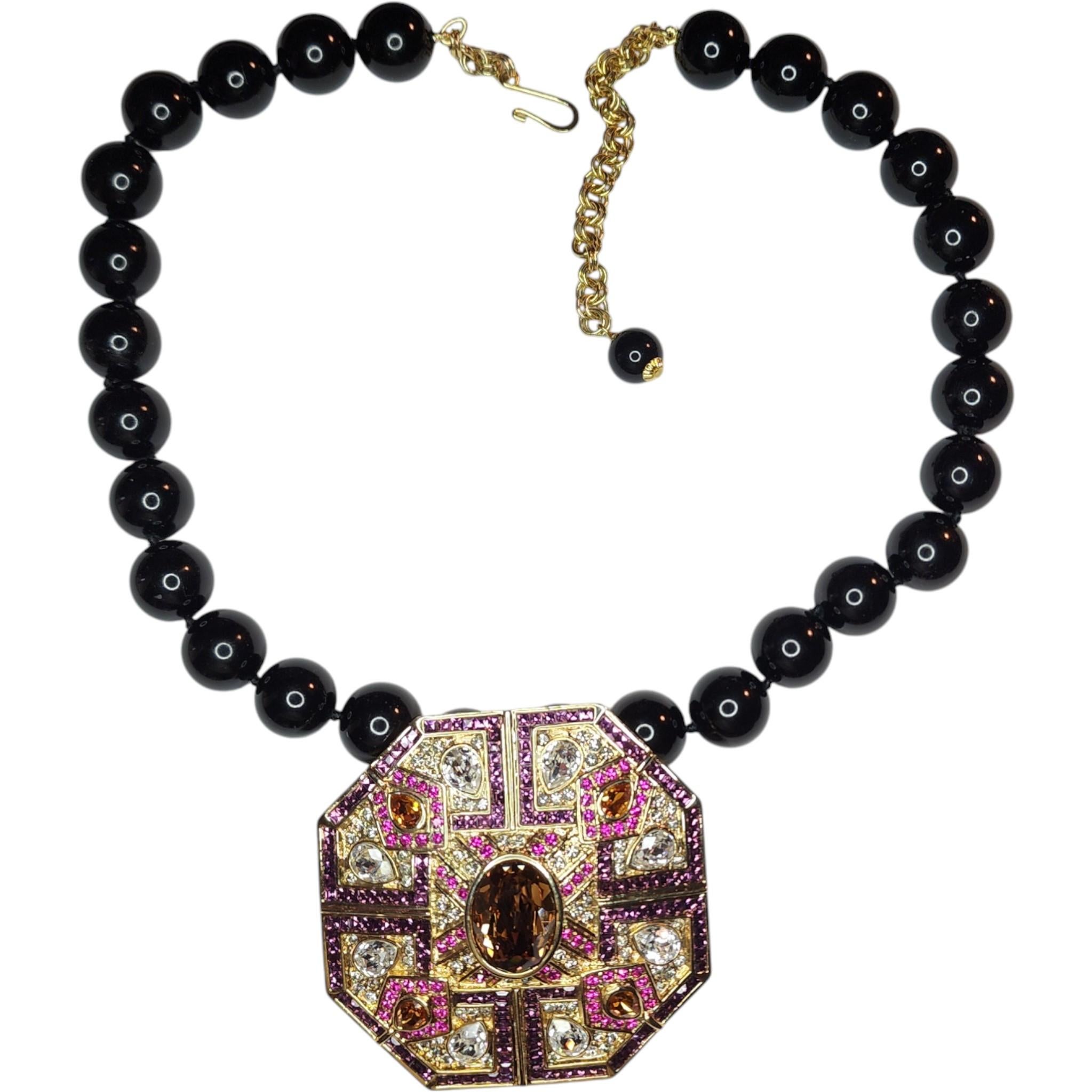 Joan Boyce Wandelbare schwarze Perlenkette mit achteckigem Multicolor-Kristall im Angebot